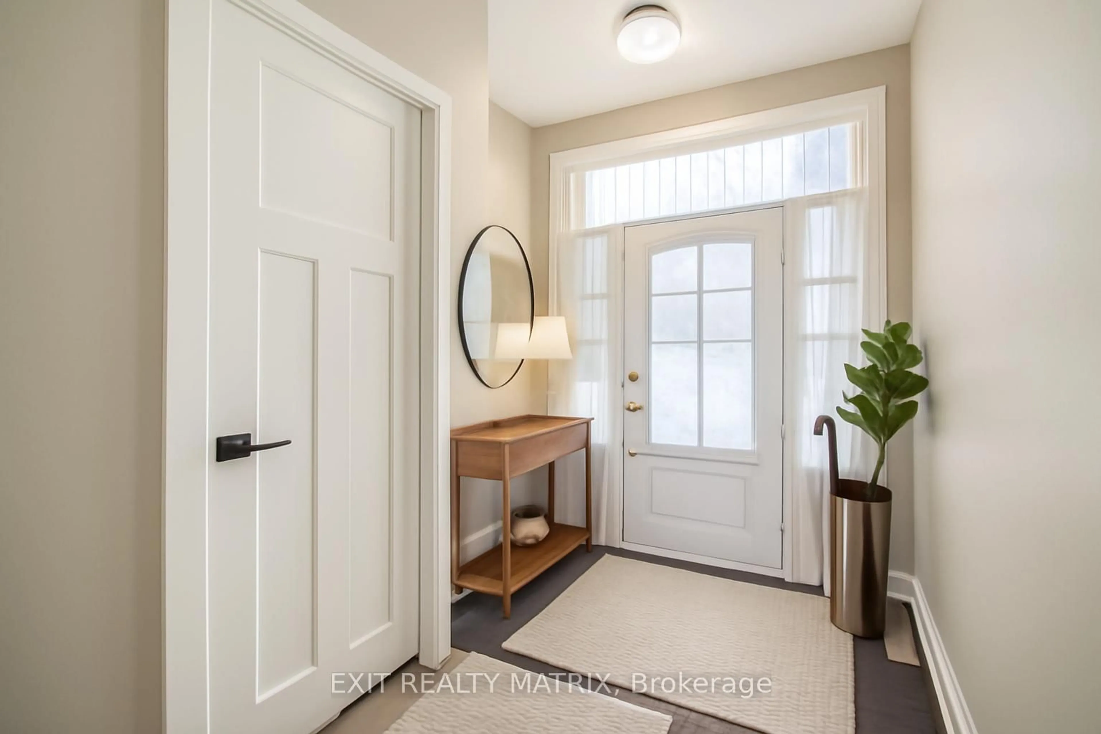 Indoor entryway for 1375 Fribourg St, Russell Ontario K0A 1W0