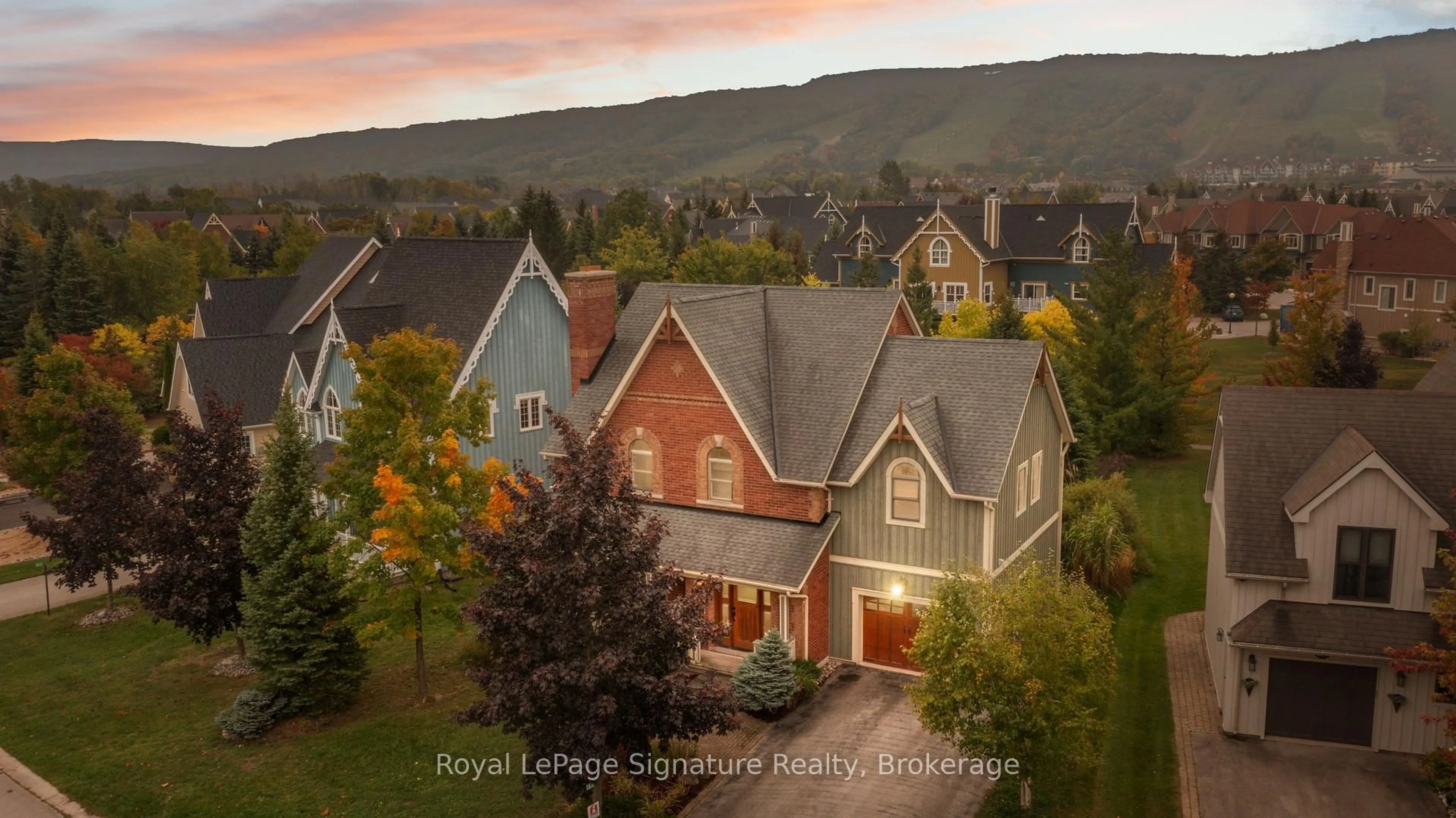 A pic from outside/outdoor area/front of a property/back of a property/a pic from drone, mountain view for 161 Snowbridge Way, Blue Mountains Ontario L9Y 0V1