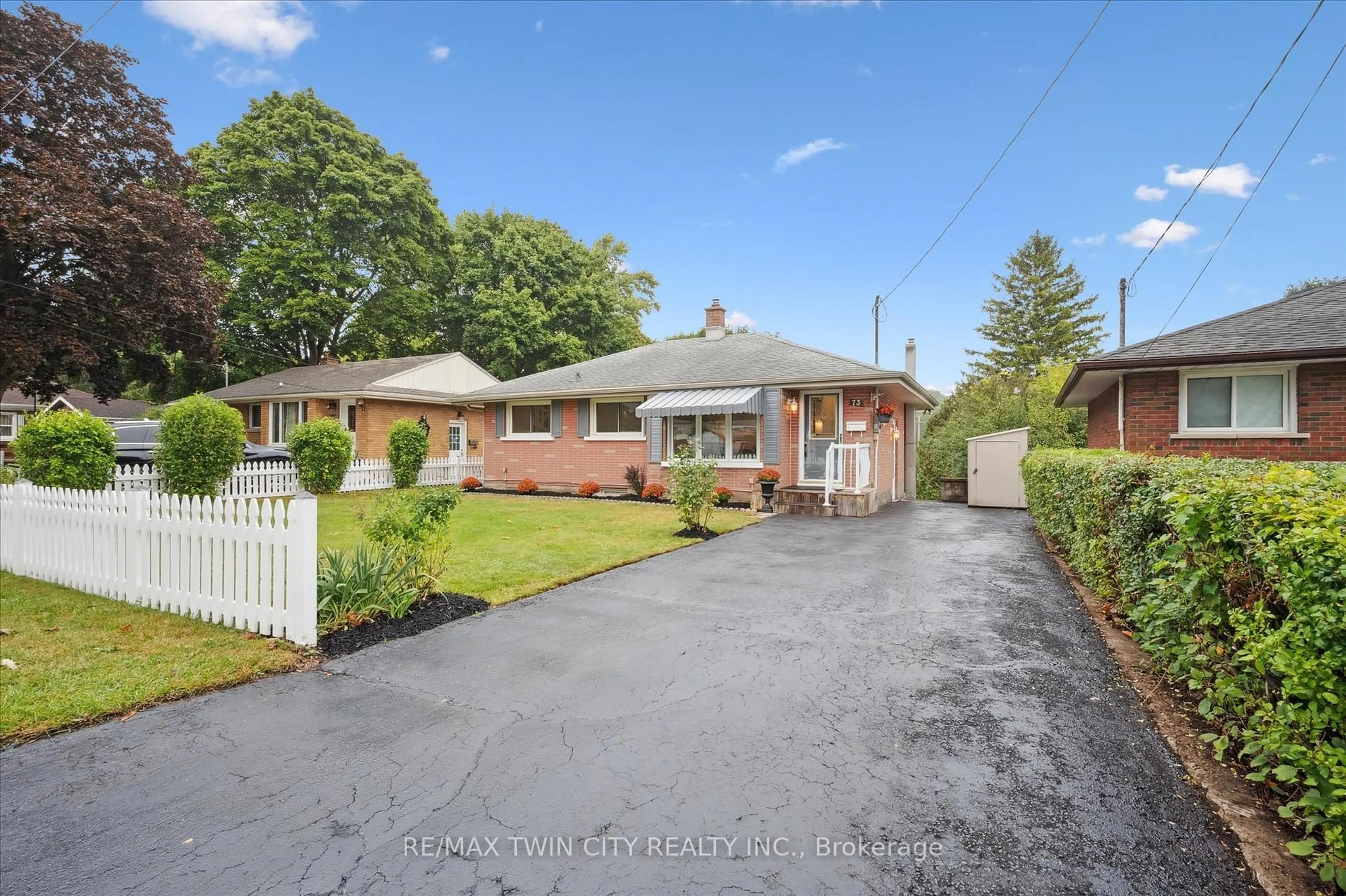 A pic from outside/outdoor area/front of a property/back of a property/a pic from drone, street for 73 Weaver St, Cambridge Ontario N3C 1W3