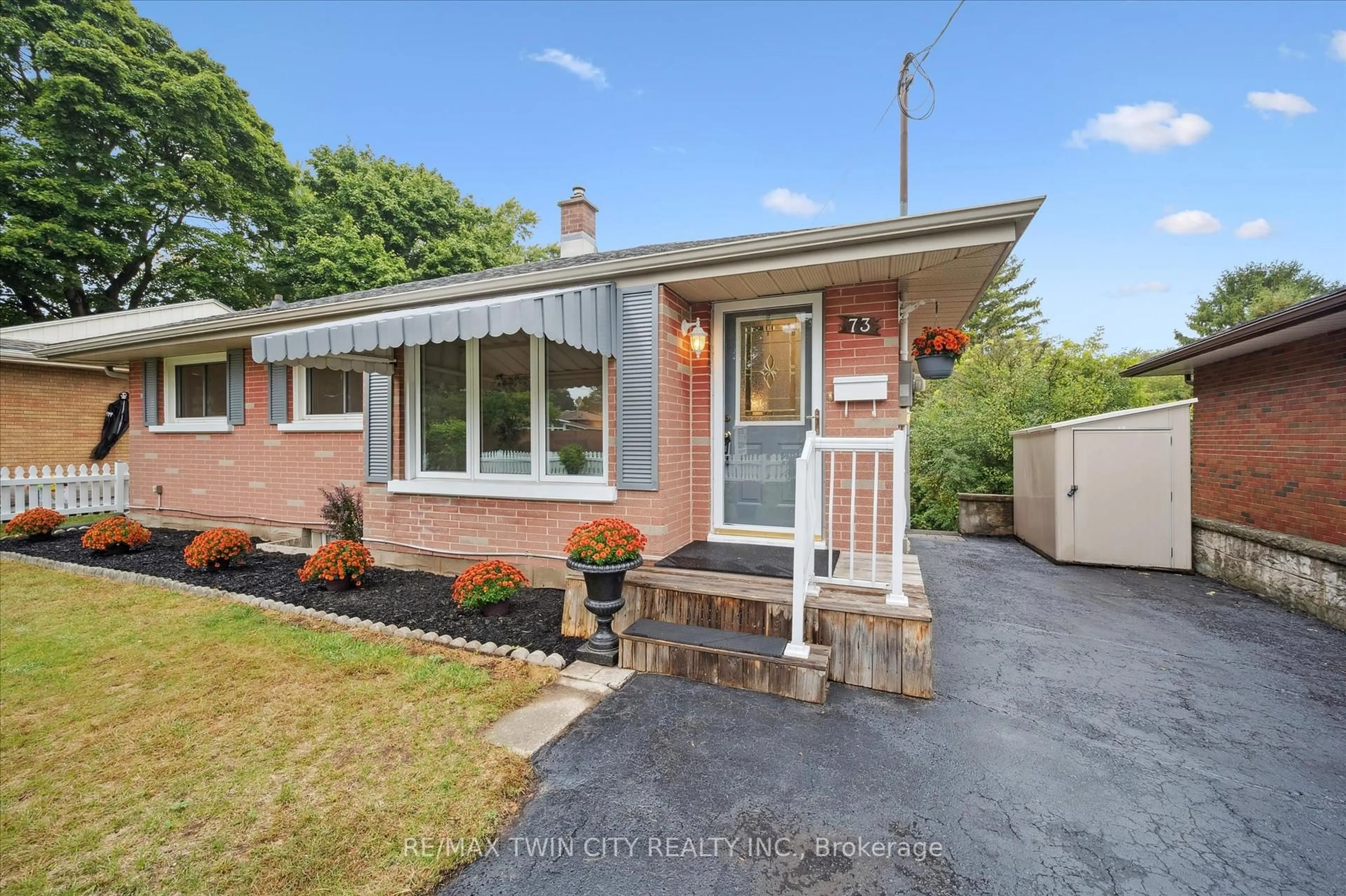 Unknown for 73 Weaver St, Cambridge Ontario N3C 1W3