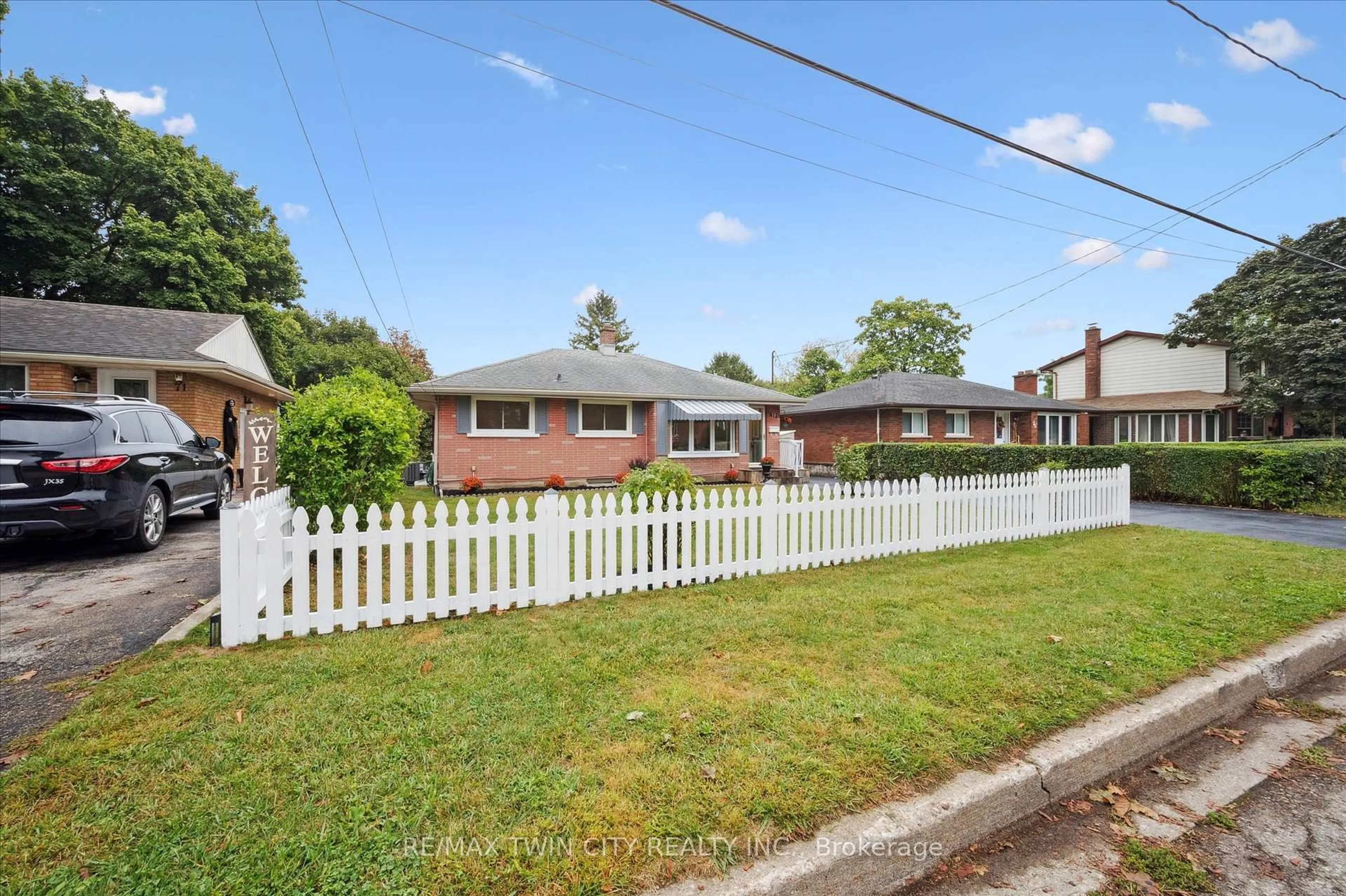 Unknown for 73 Weaver St, Cambridge Ontario N3C 1W3