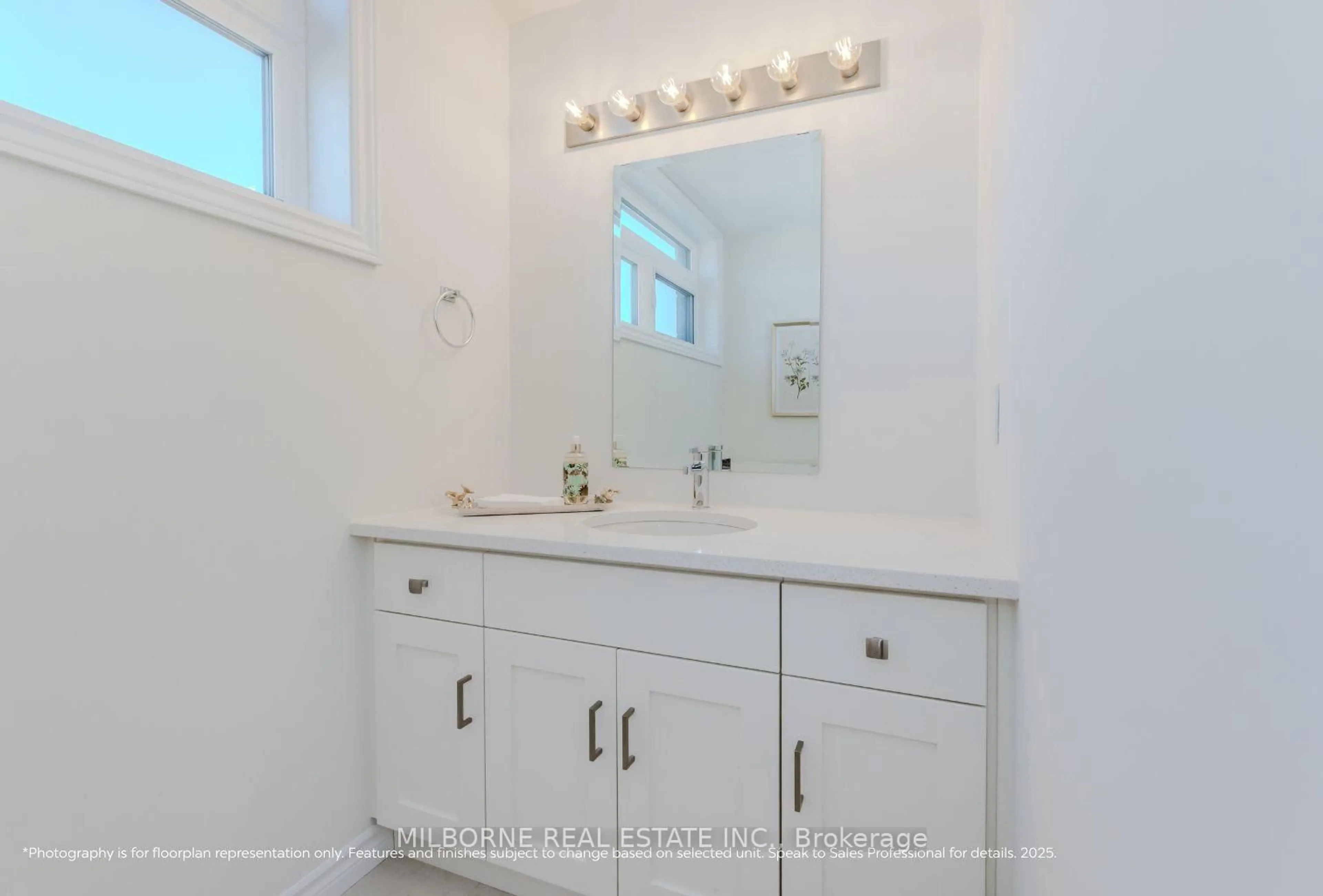 Standard bathroom, ceramic/tile floor for 68 Thatcher Dr, Guelph Ontario N1L 1B3