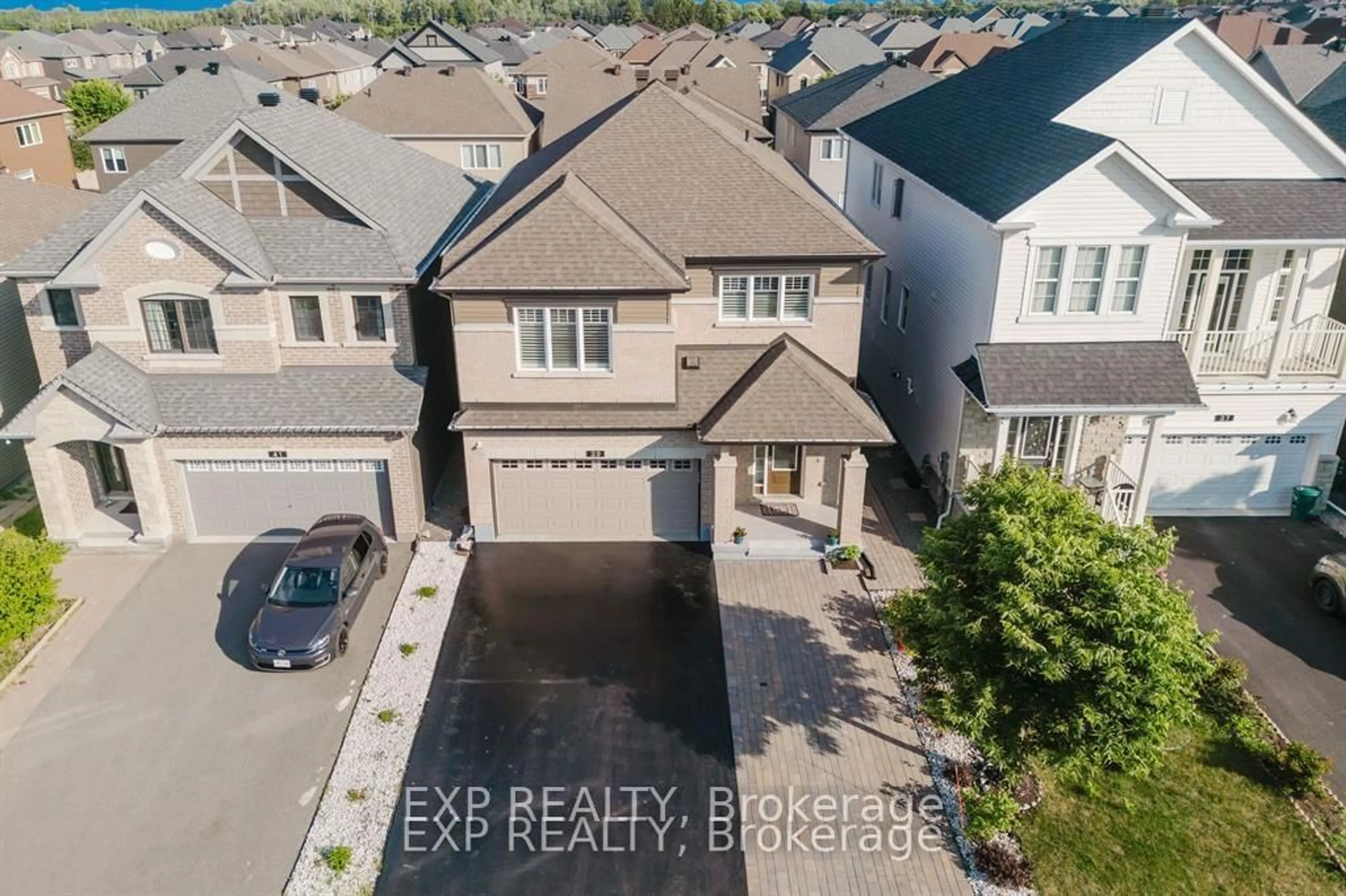 A pic from outside/outdoor area/front of a property/back of a property/a pic from drone, street for 39 Clonfadda Terr, Ottawa Ontario K2J 6E9