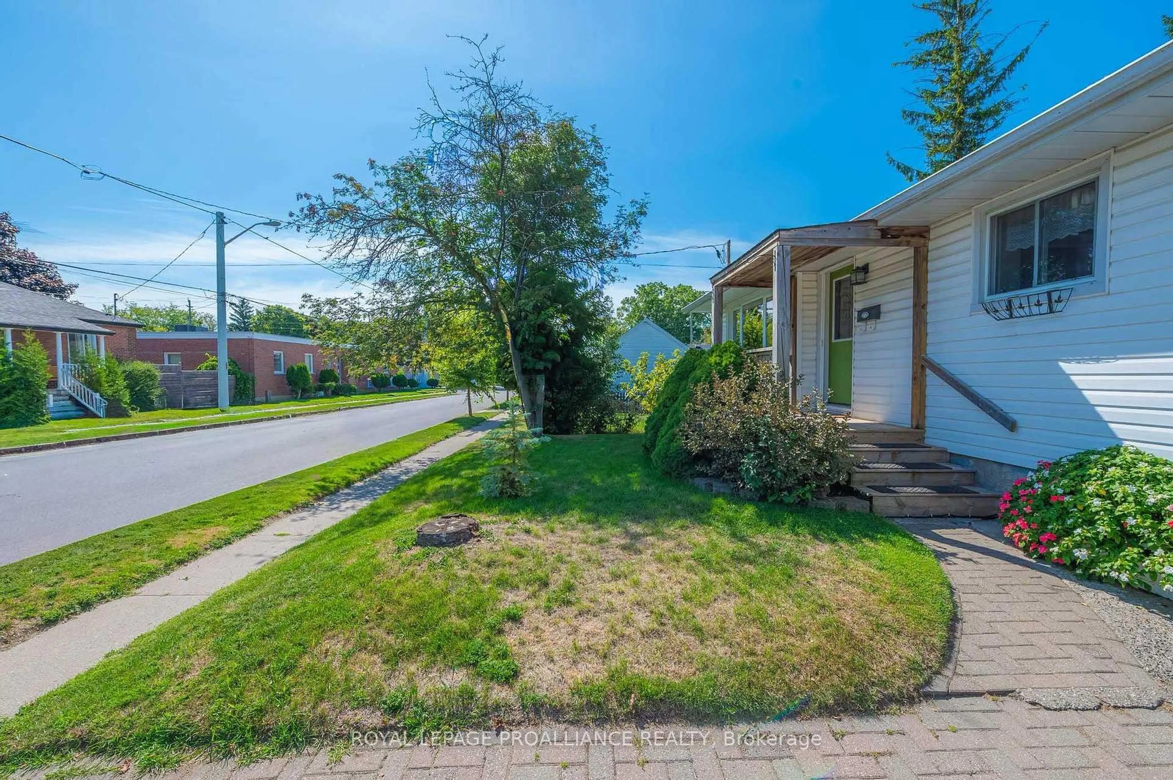 A pic from outside/outdoor area/front of a property/back of a property/a pic from drone, street for 427 Victoria St, Cobourg Ontario K9A 3H1