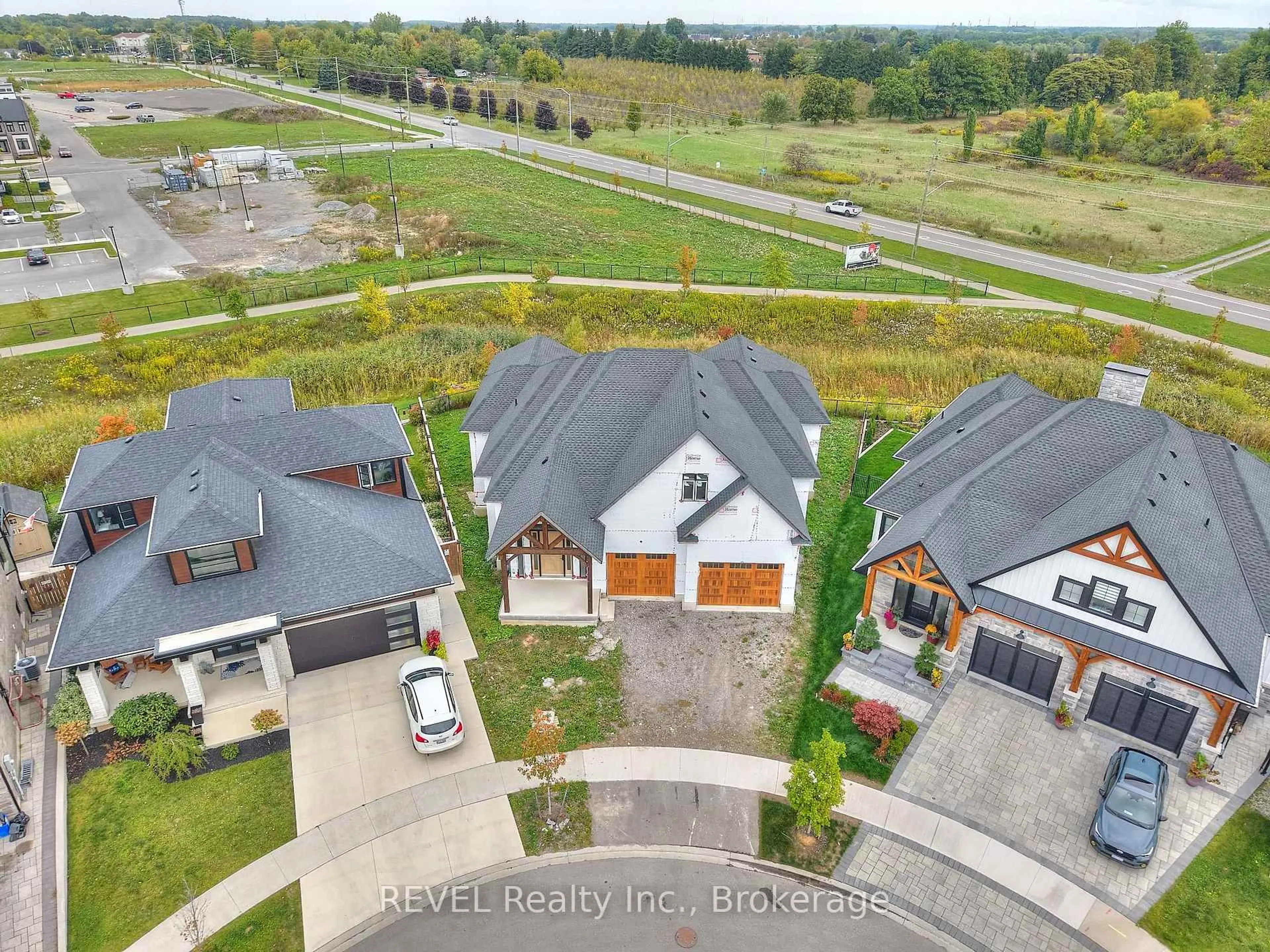 A pic from outside/outdoor area/front of a property/back of a property/a pic from drone, street for 62 BERGENSTEIN Cres, Pelham Ontario L2B 5N5