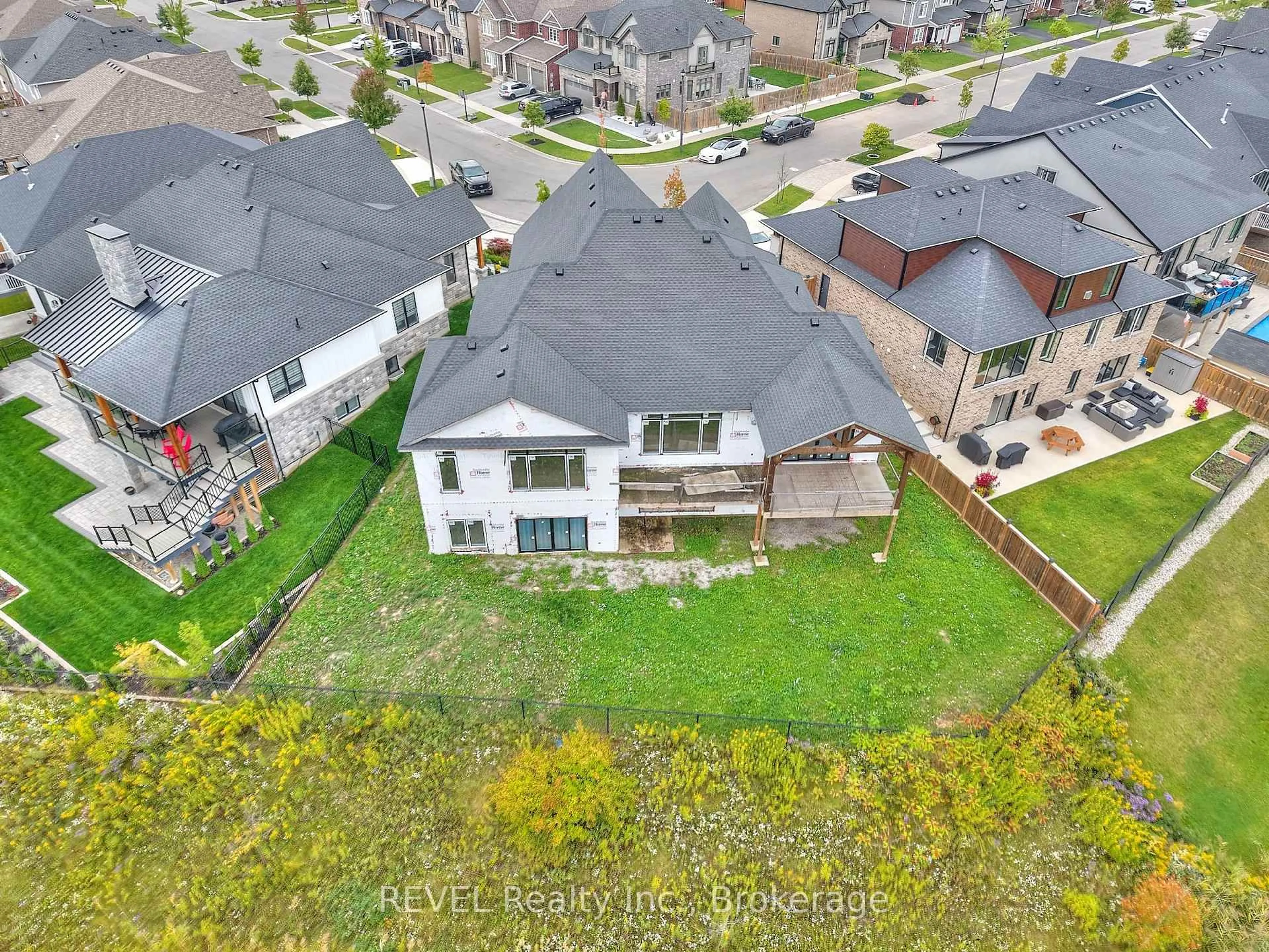 A pic from outside/outdoor area/front of a property/back of a property/a pic from drone, unknown for 62 BERGENSTEIN Cres, Pelham Ontario L2B 5N5