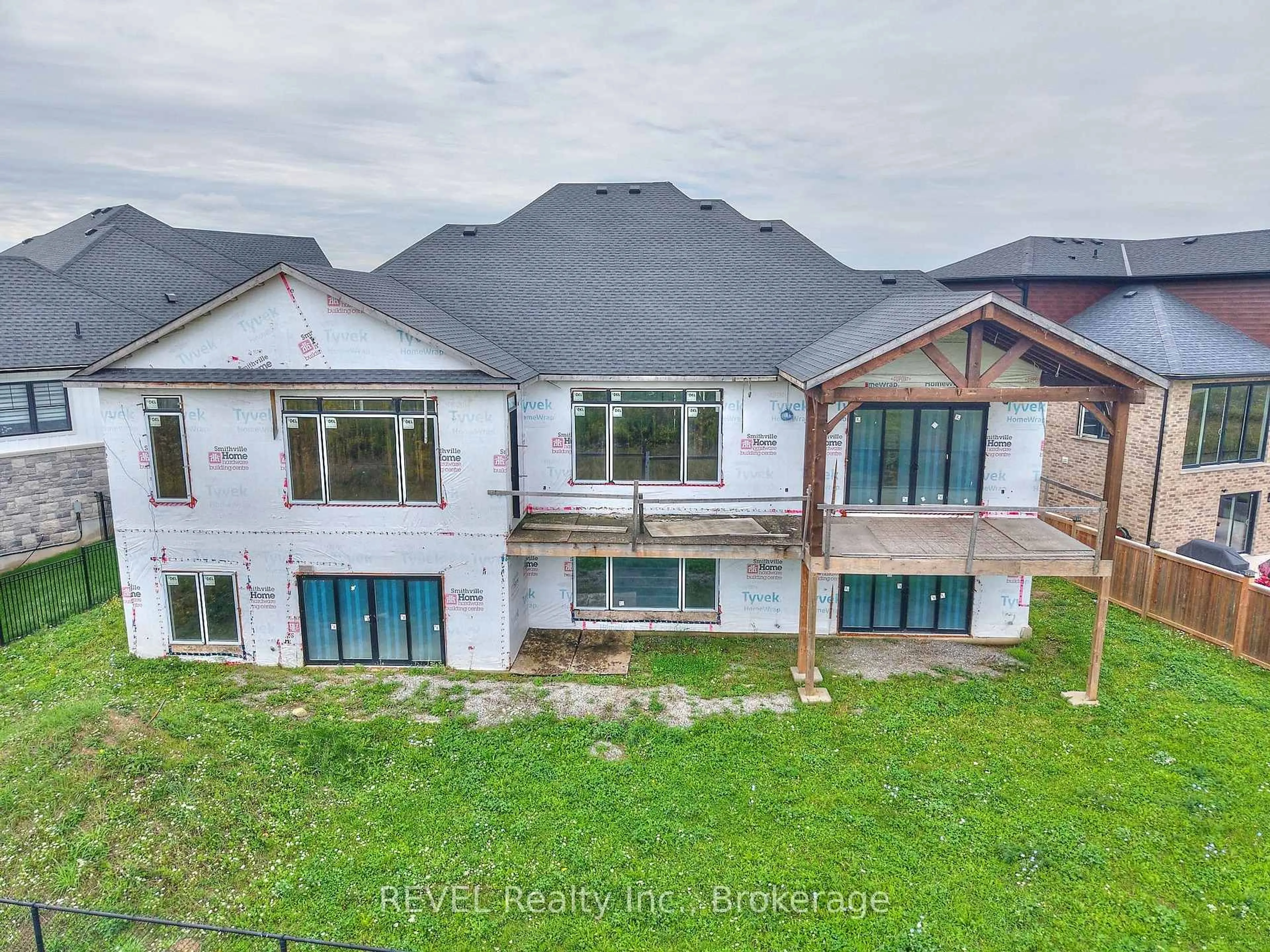 A pic from outside/outdoor area/front of a property/back of a property/a pic from drone, building for 62 BERGENSTEIN Cres, Pelham Ontario L2B 5N5