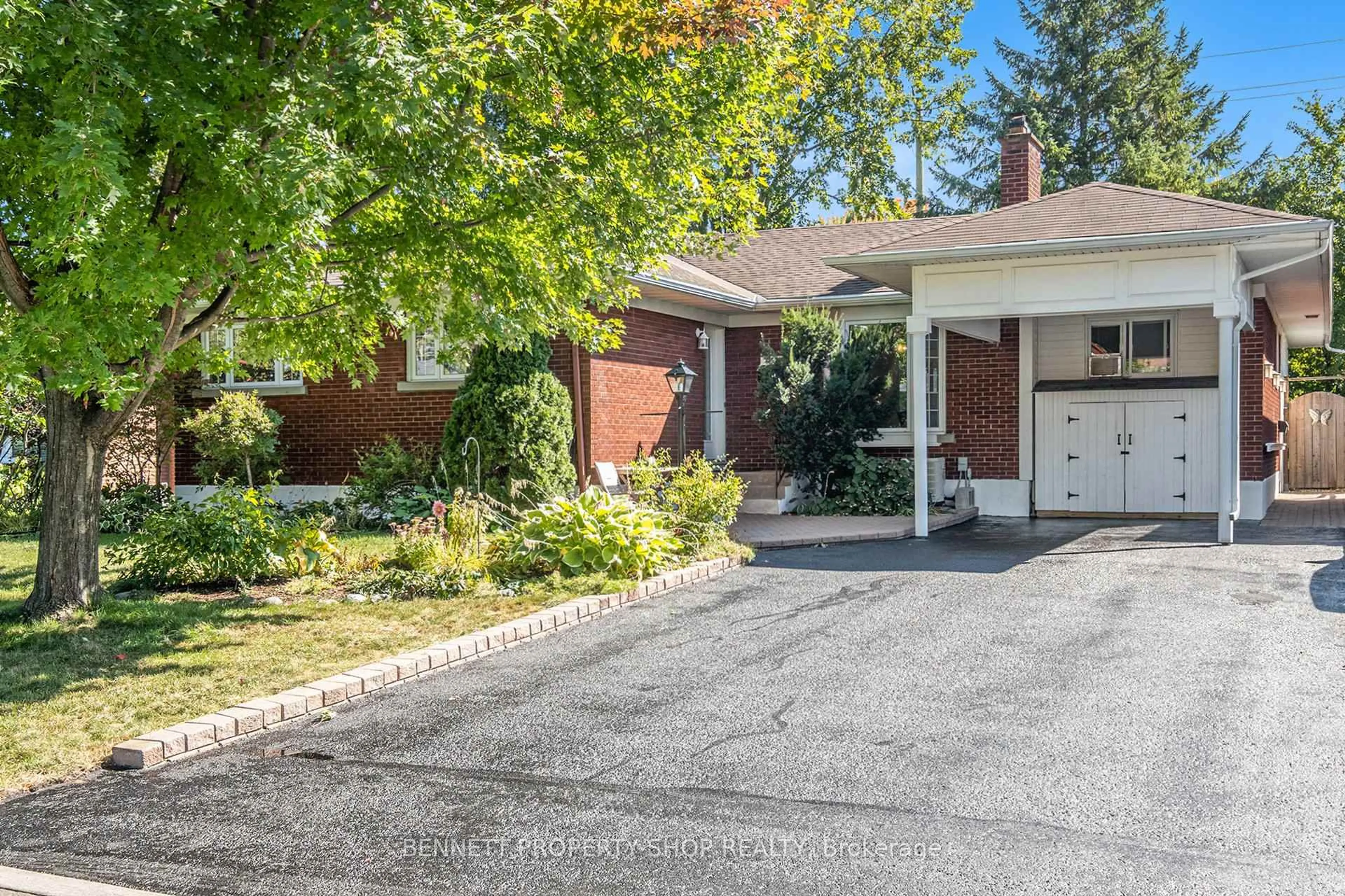 Unknown for 668 Chapman Blvd, Ottawa Ontario K1G 1T6