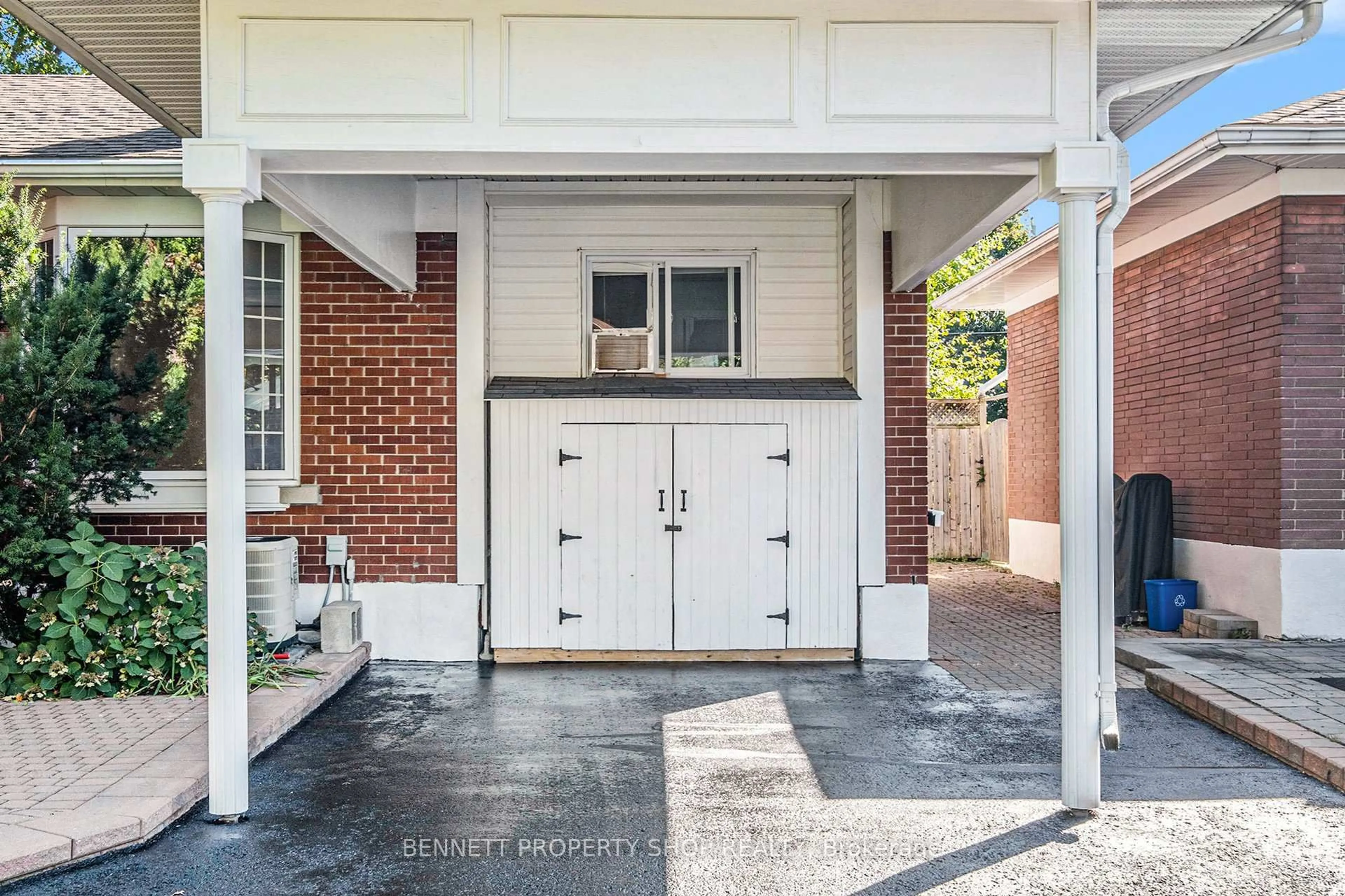 Unknown for 668 Chapman Blvd, Ottawa Ontario K1G 1T6