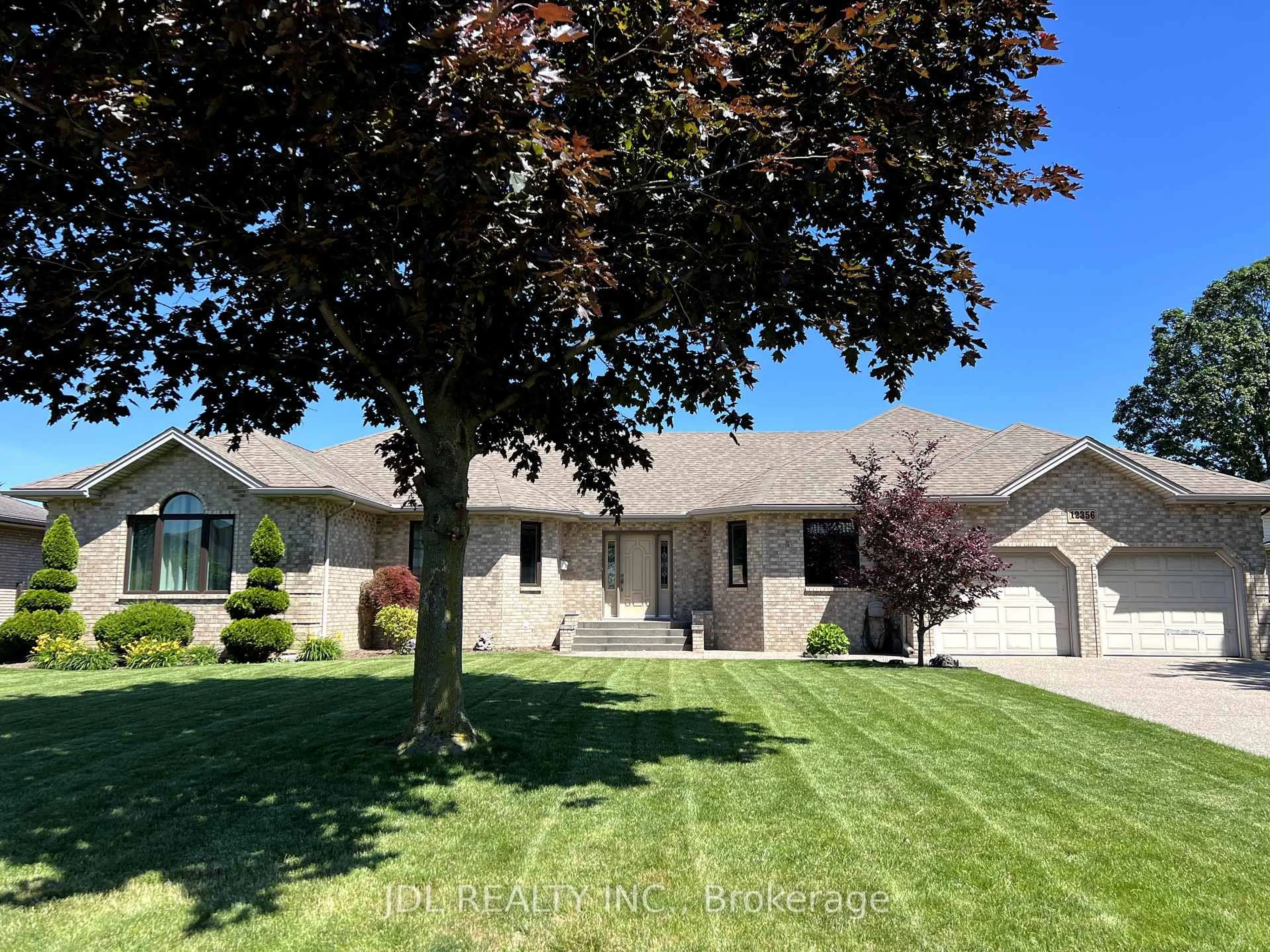 A pic from outside/outdoor area/front of a property/back of a property/a pic from drone, street for 12356 Charlene Lane, Tecumseh Ontario N9K 1B1