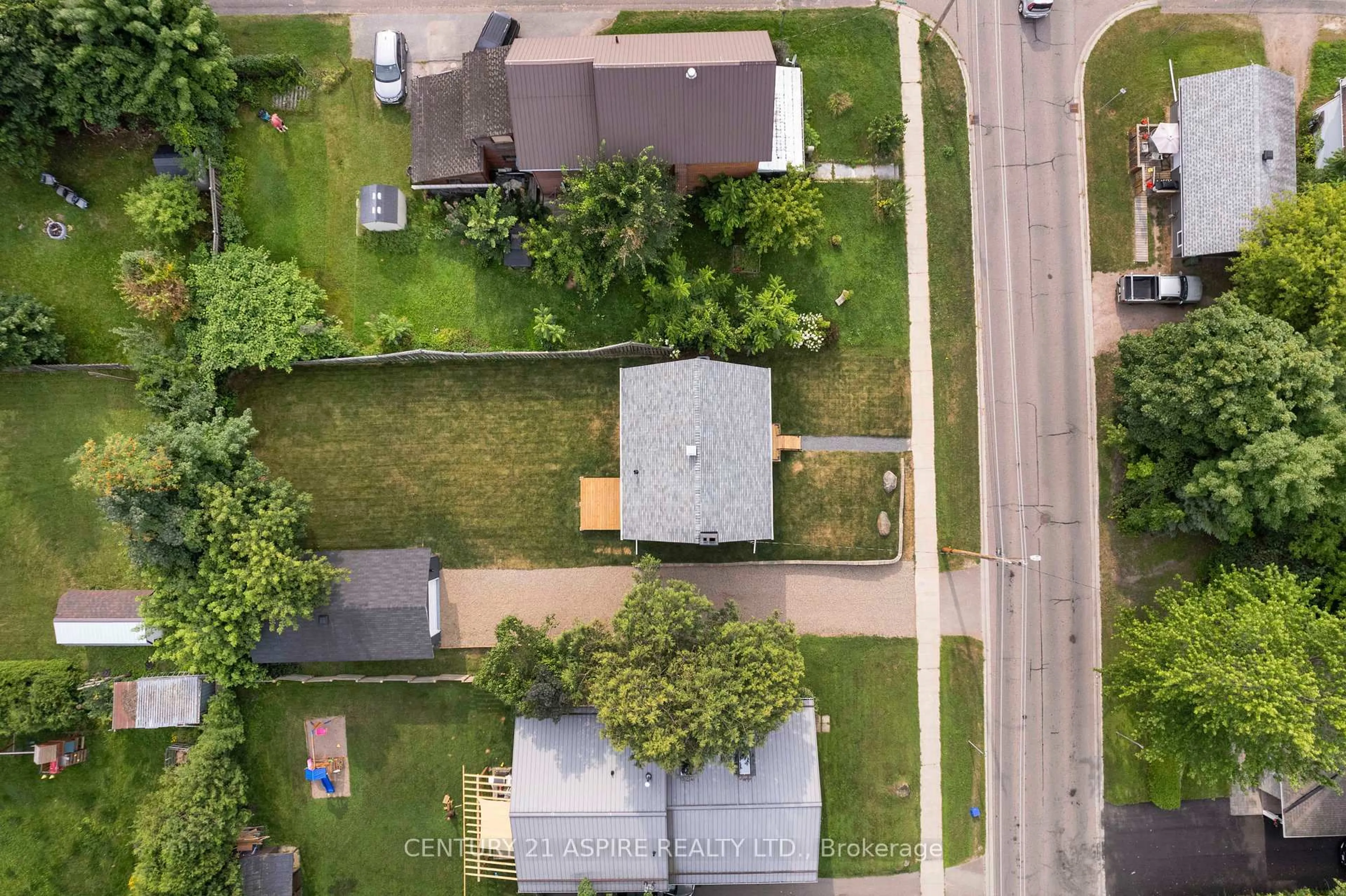 A pic from outside/outdoor area/front of a property/back of a property/a pic from drone, street for 332 Alfred St, Pembroke Ontario K8A 3A8