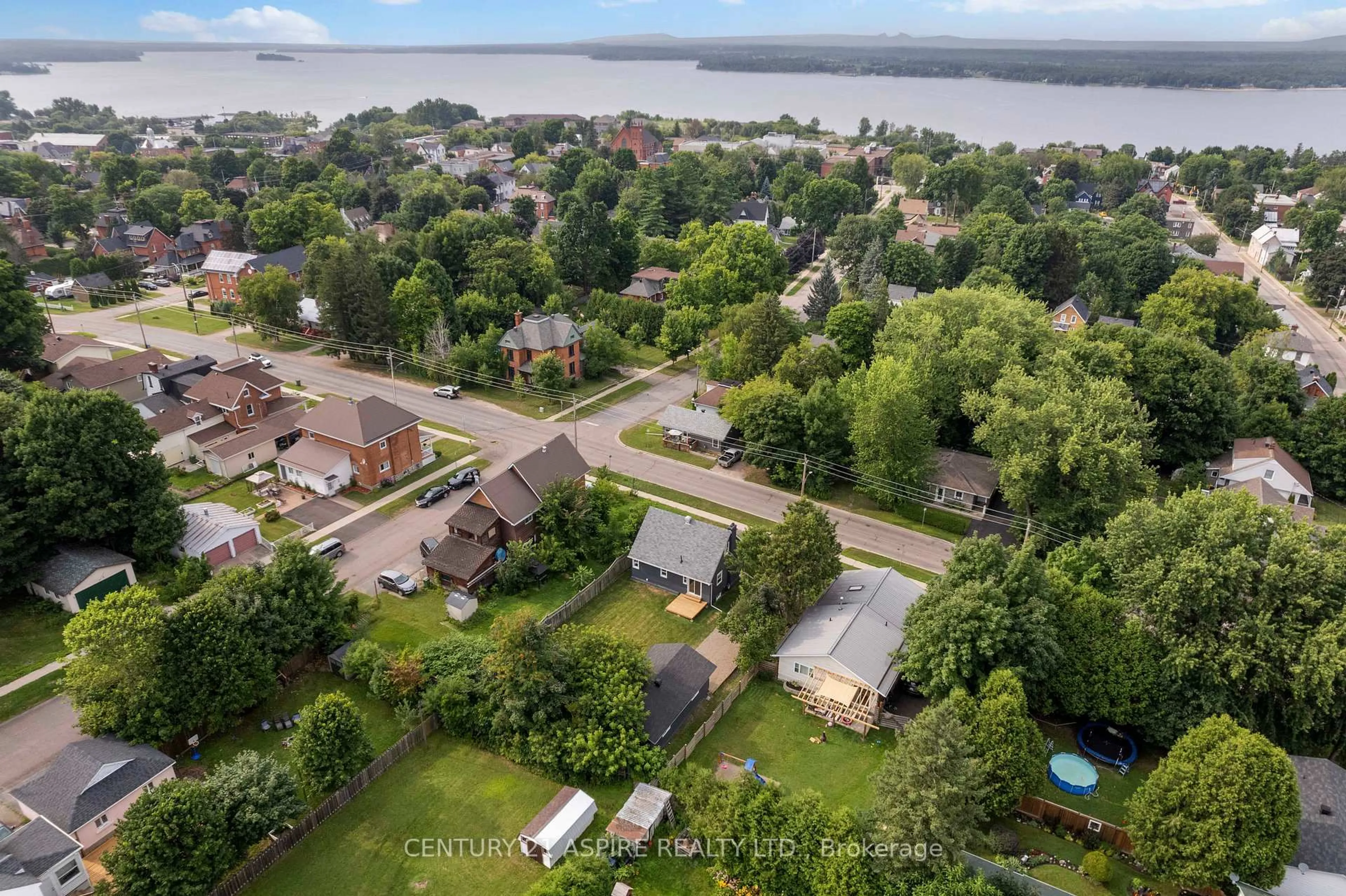 A pic from outside/outdoor area/front of a property/back of a property/a pic from drone, water/lake/river/ocean view for 332 Alfred St, Pembroke Ontario K8A 3A8