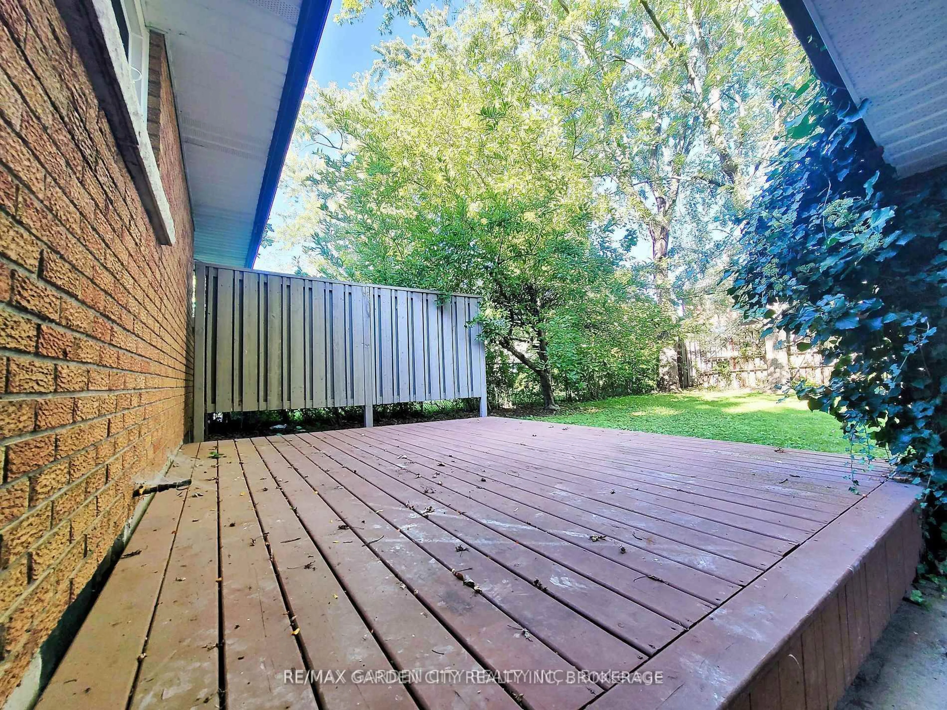 A pic from outside/outdoor area/front of a property/back of a property/a pic from drone, forest/trees view for 101 Masterson Ave, St. Catharines Ontario L2T 3P8
