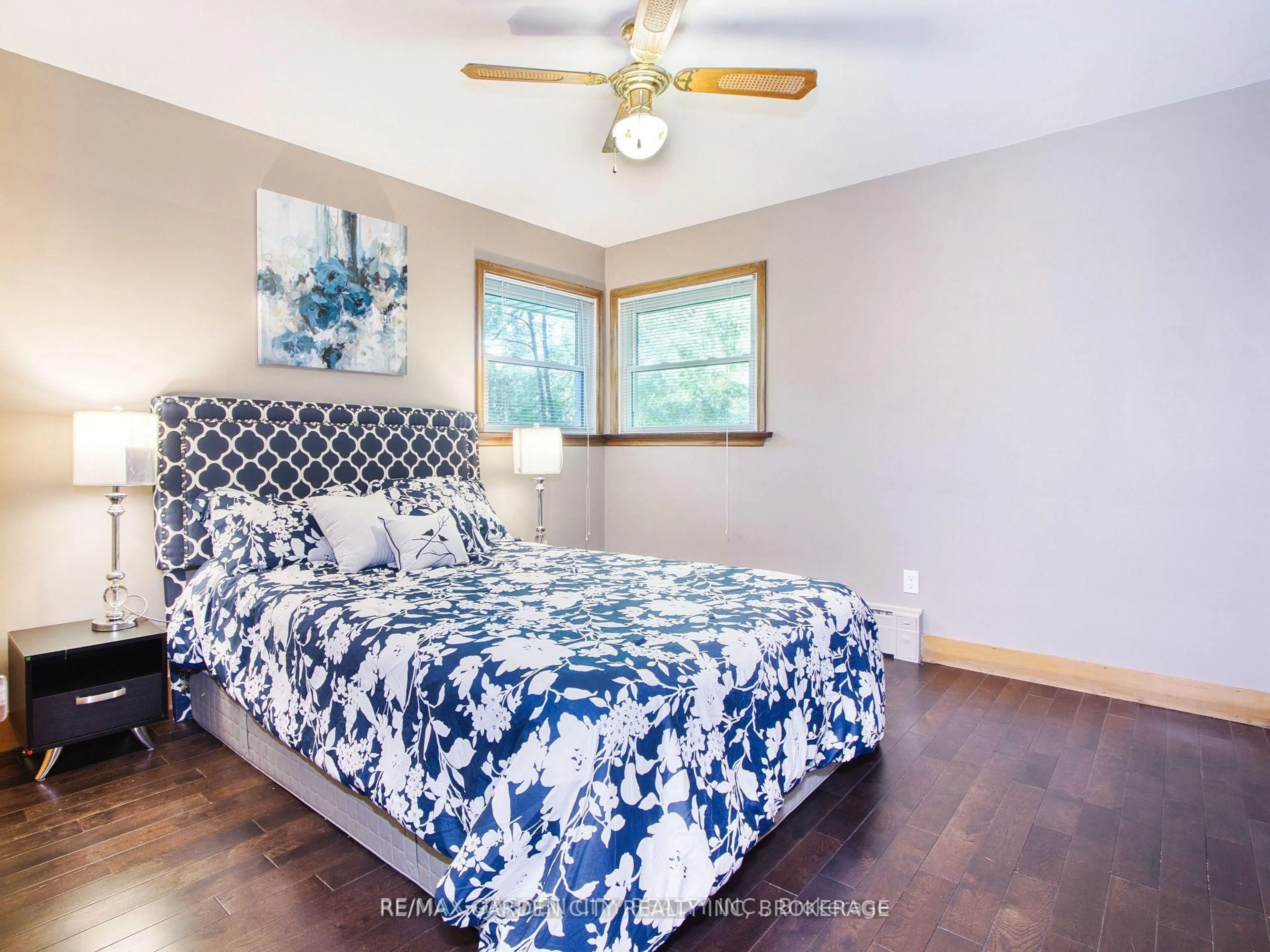 Bedroom with bed, unknown for 101 Masterson Ave, St. Catharines Ontario L2T 3P8