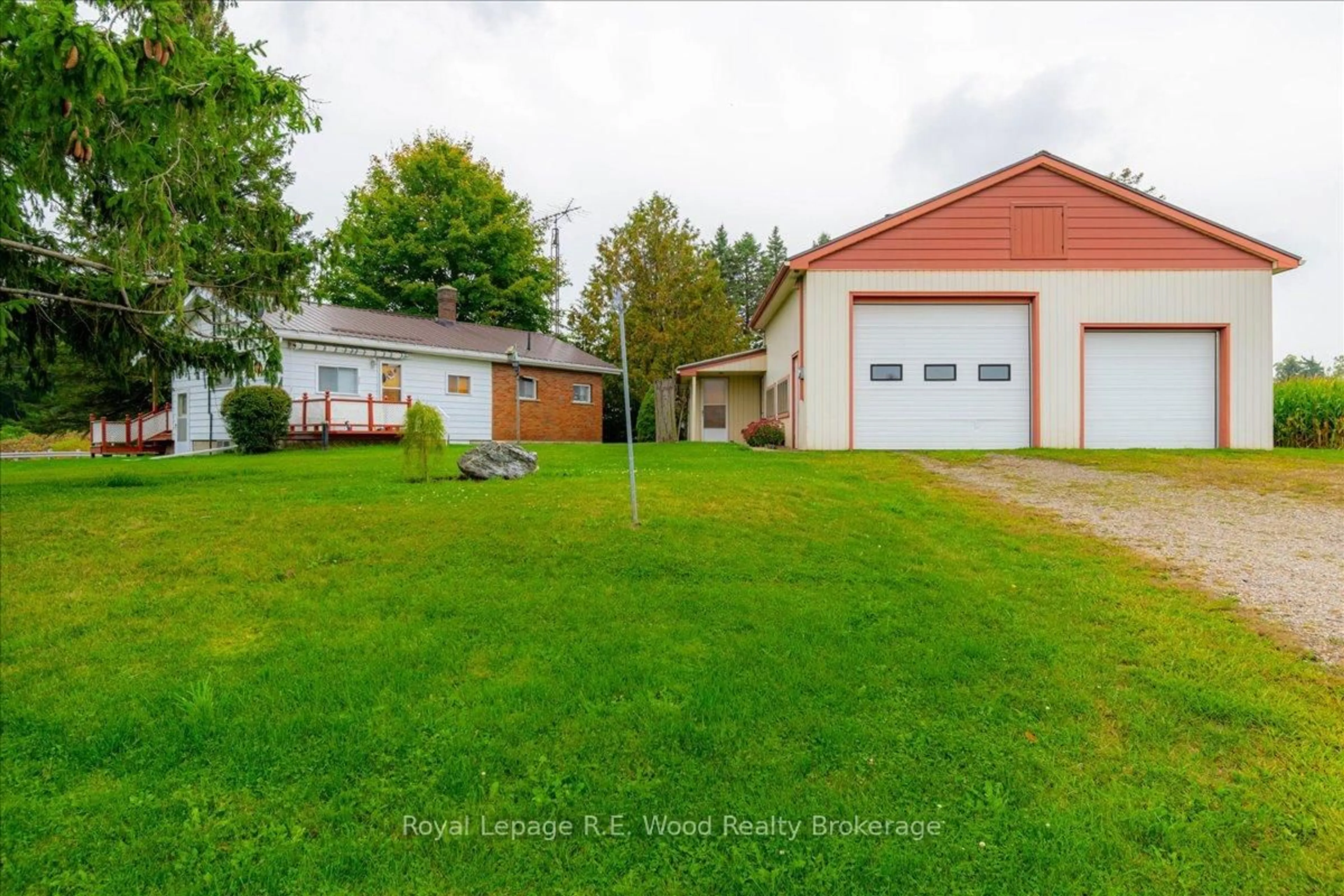 A pic from outside/outdoor area/front of a property/back of a property/a pic from drone, street for 55489 Best Line, Bayham Ontario N5H 2R3