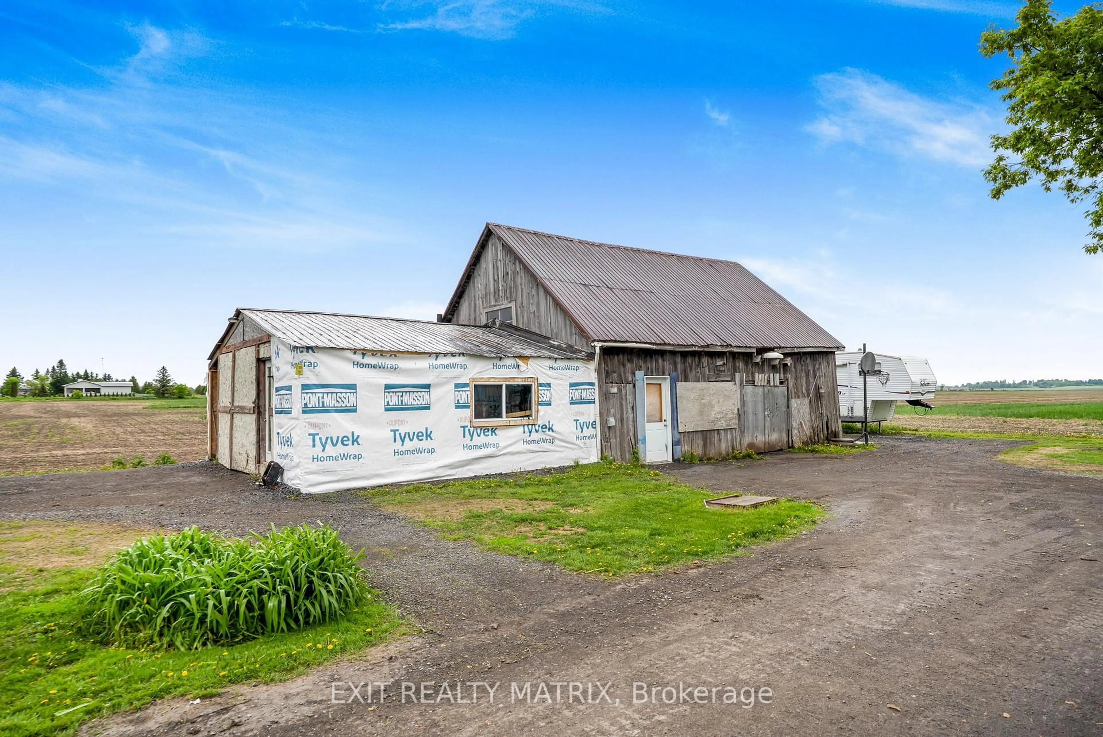 A pic from outside/outdoor area/front of a property/back of a property/a pic from drone, building for 2800 Concession 3 Rd, Alfred and Plantagenet Ontario K0B 1A0