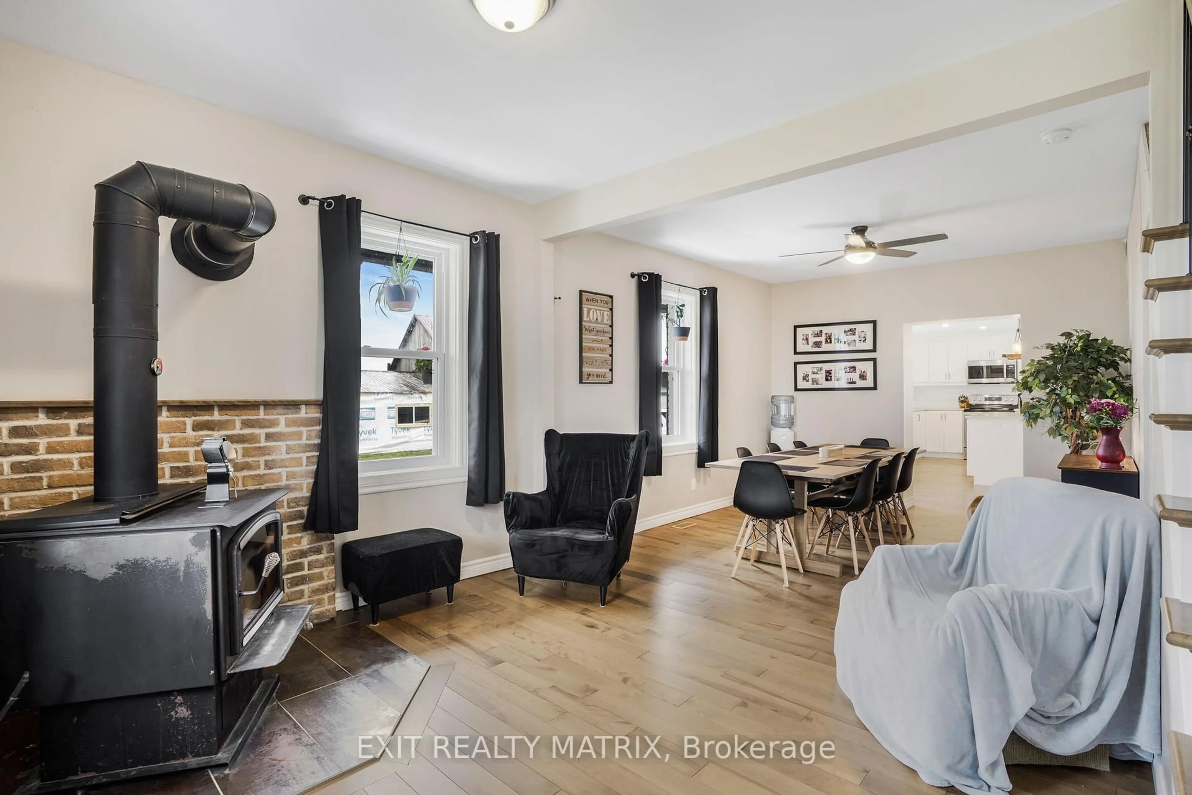 Living room with furniture, unknown for 2800 Concession 3 Rd, Alfred and Plantagenet Ontario K0B 1A0