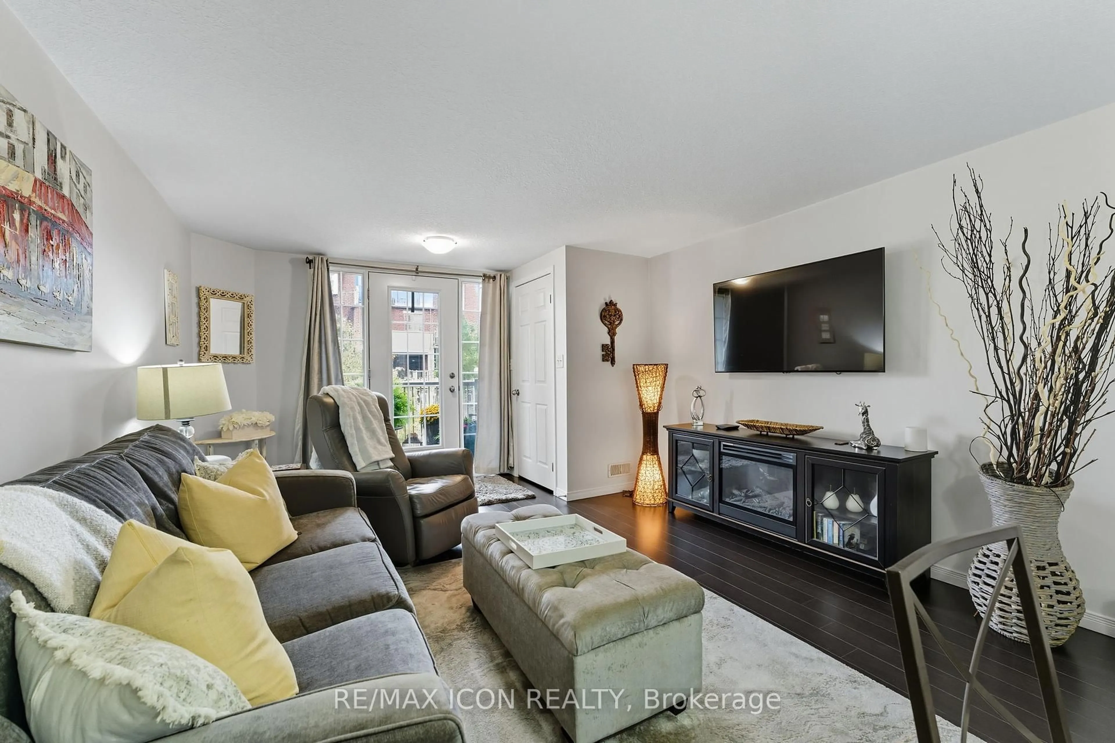 Living room with furniture, unknown for 29 Sienna St #F, Kitchener Ontario N2R 0H8