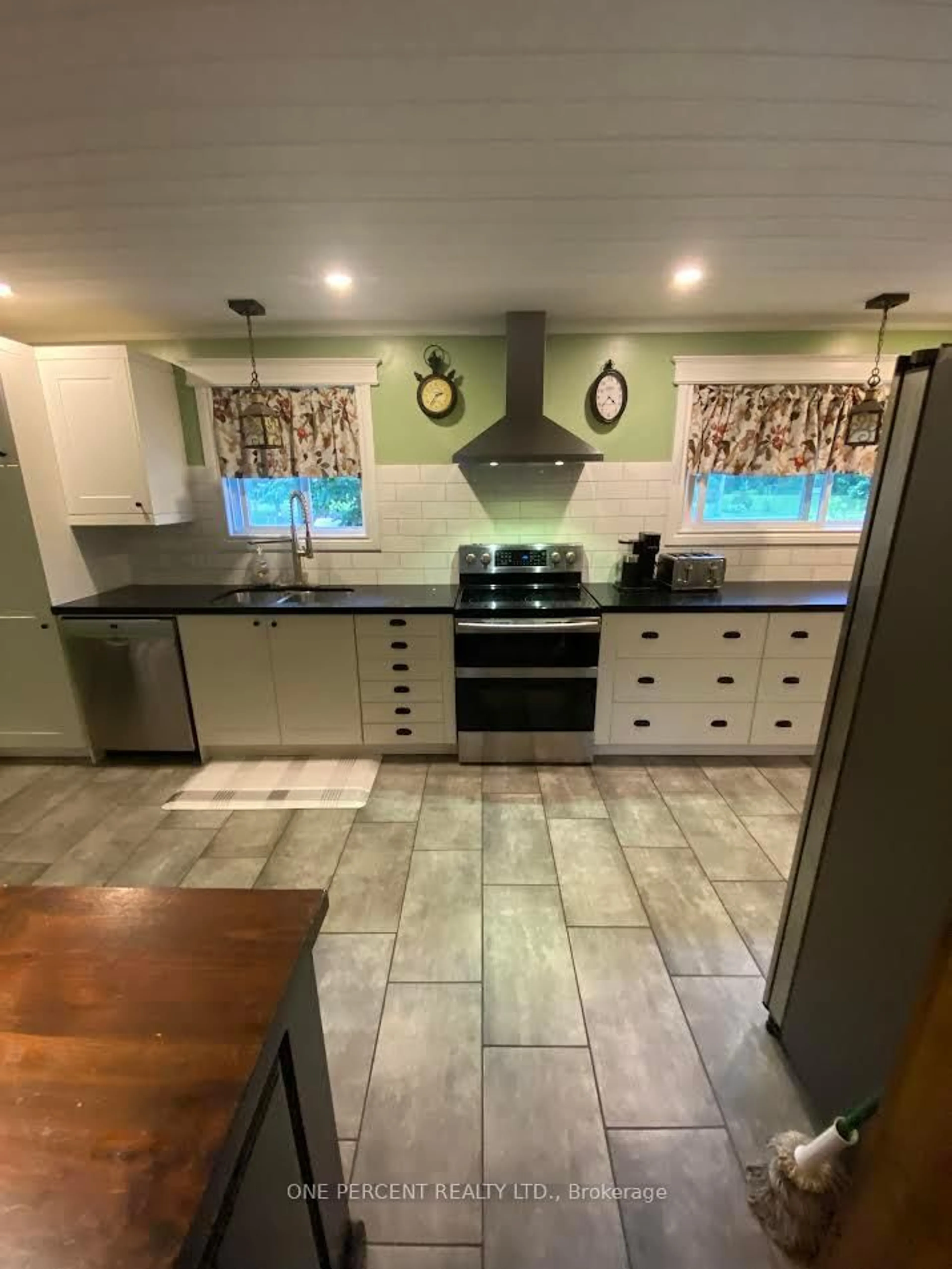 Open concept kitchen, ceramic/tile floor for 105 Fredrick St, Bracebridge Ontario P1L 0A1