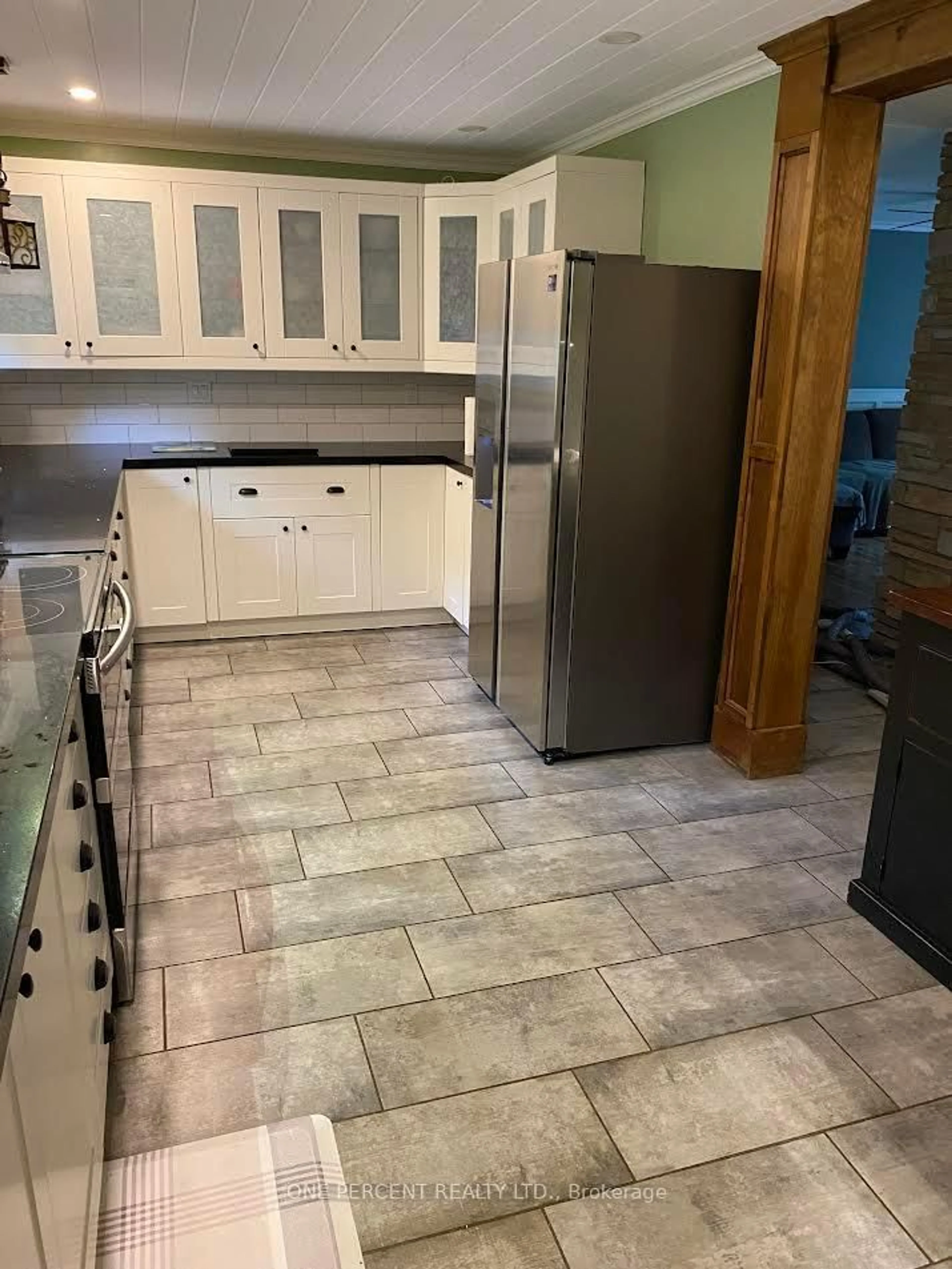 Standard kitchen, ceramic/tile floor for 105 Fredrick St, Bracebridge Ontario P1L 0A1