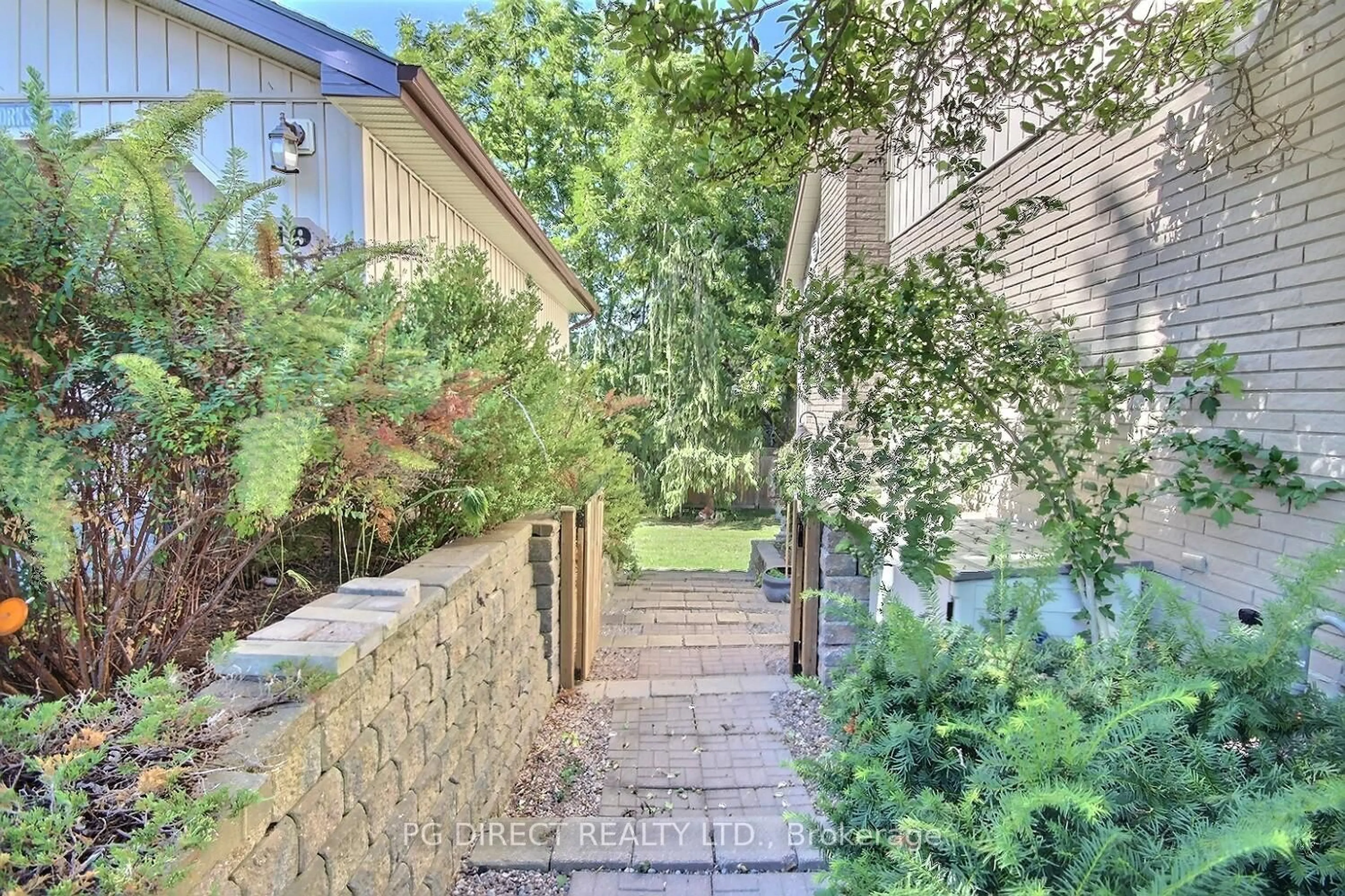 Patio, street for 19 Orchard Cres, Brighton Ontario K0K 1H0