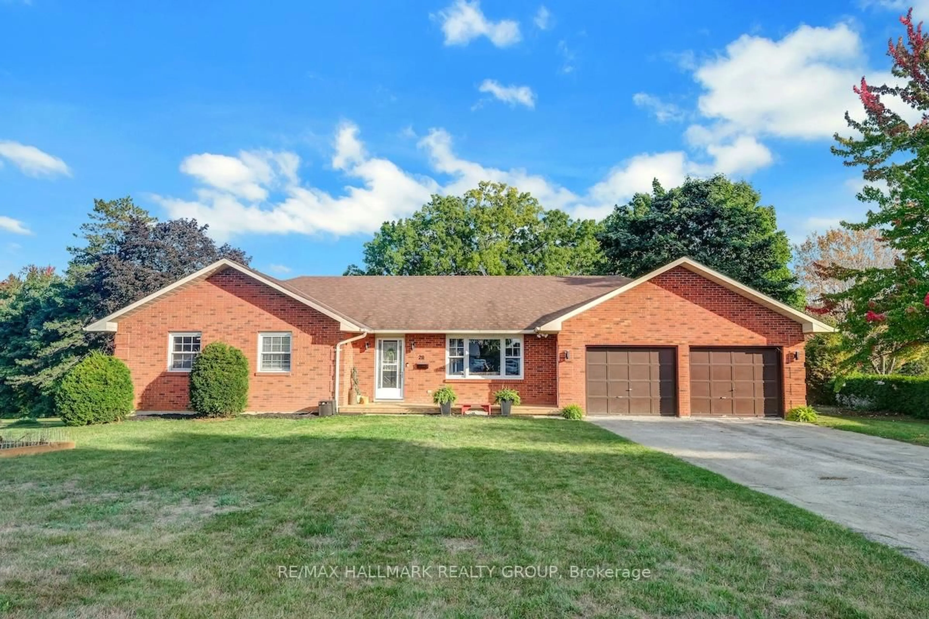 Home with brick exterior material, street for 20 HILLTOP Cres, North Grenville Ontario K0G 1J0