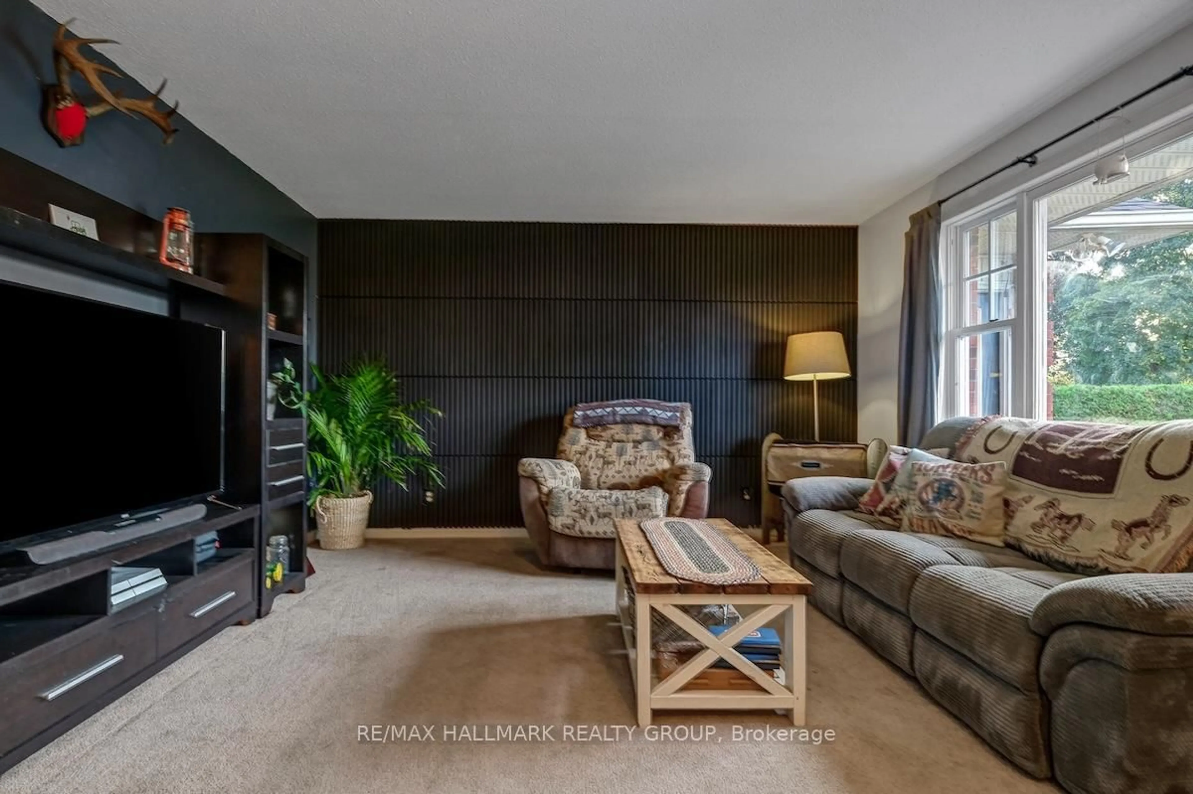 Living room with furniture, unknown for 20 HILLTOP Cres, North Grenville Ontario K0G 1J0