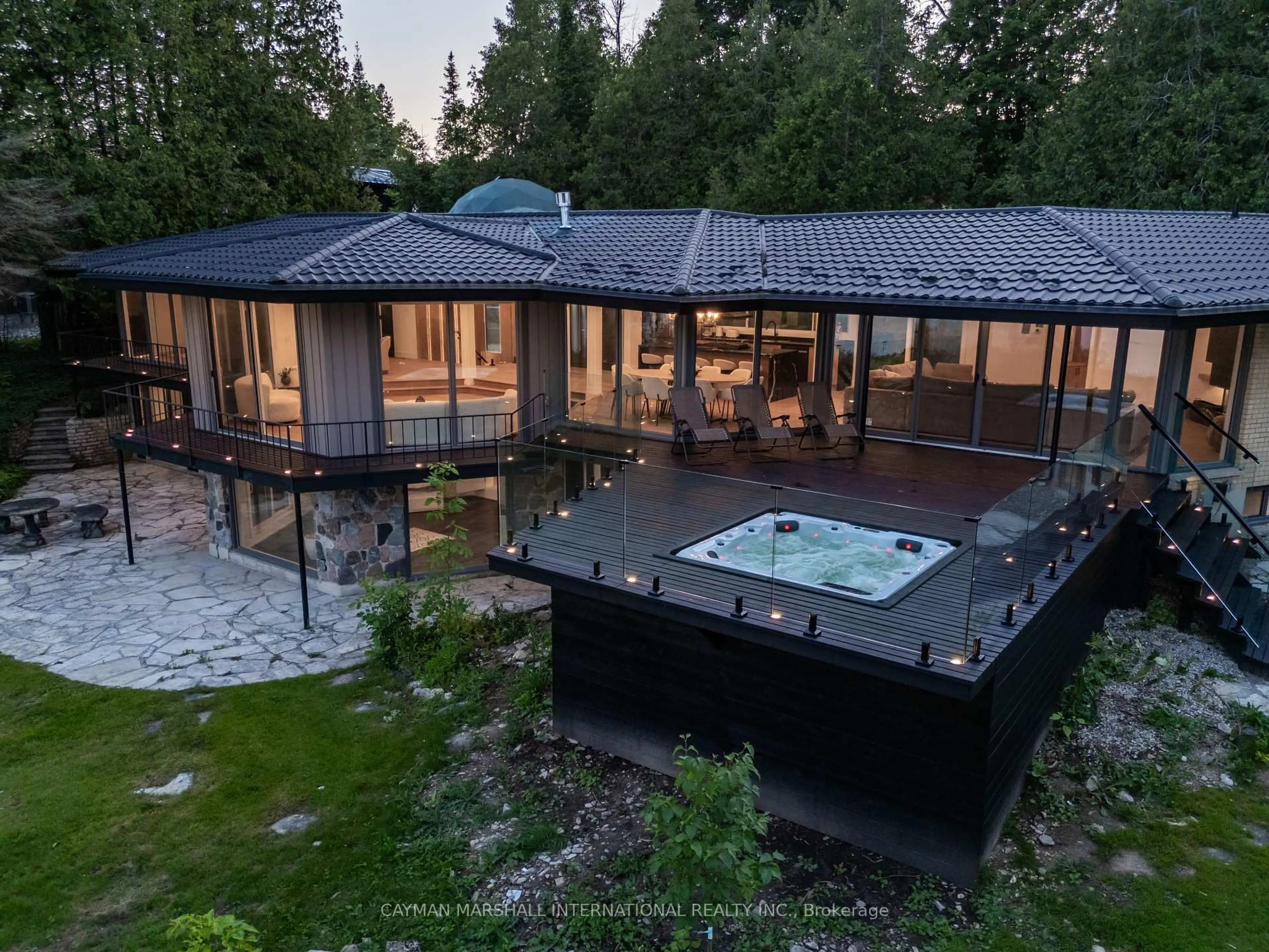 A pic from outside/outdoor area/front of a property/back of a property/a pic from drone, unknown for 285 BALMY BEACH Rd, Owen Sound Ontario N4K 5N4