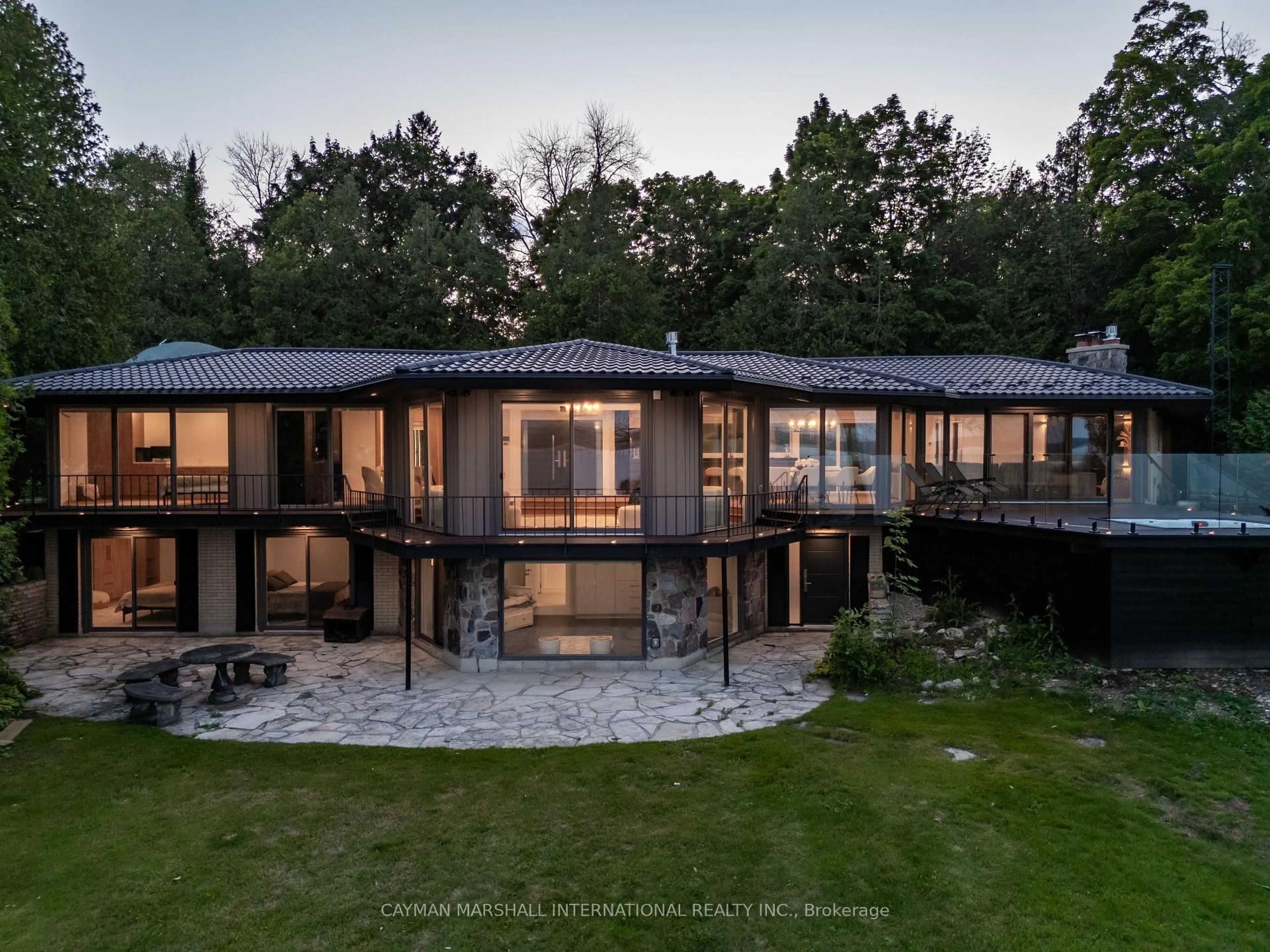 A pic from outside/outdoor area/front of a property/back of a property/a pic from drone, unknown for 285 BALMY BEACH Rd, Owen Sound Ontario N4K 5N4