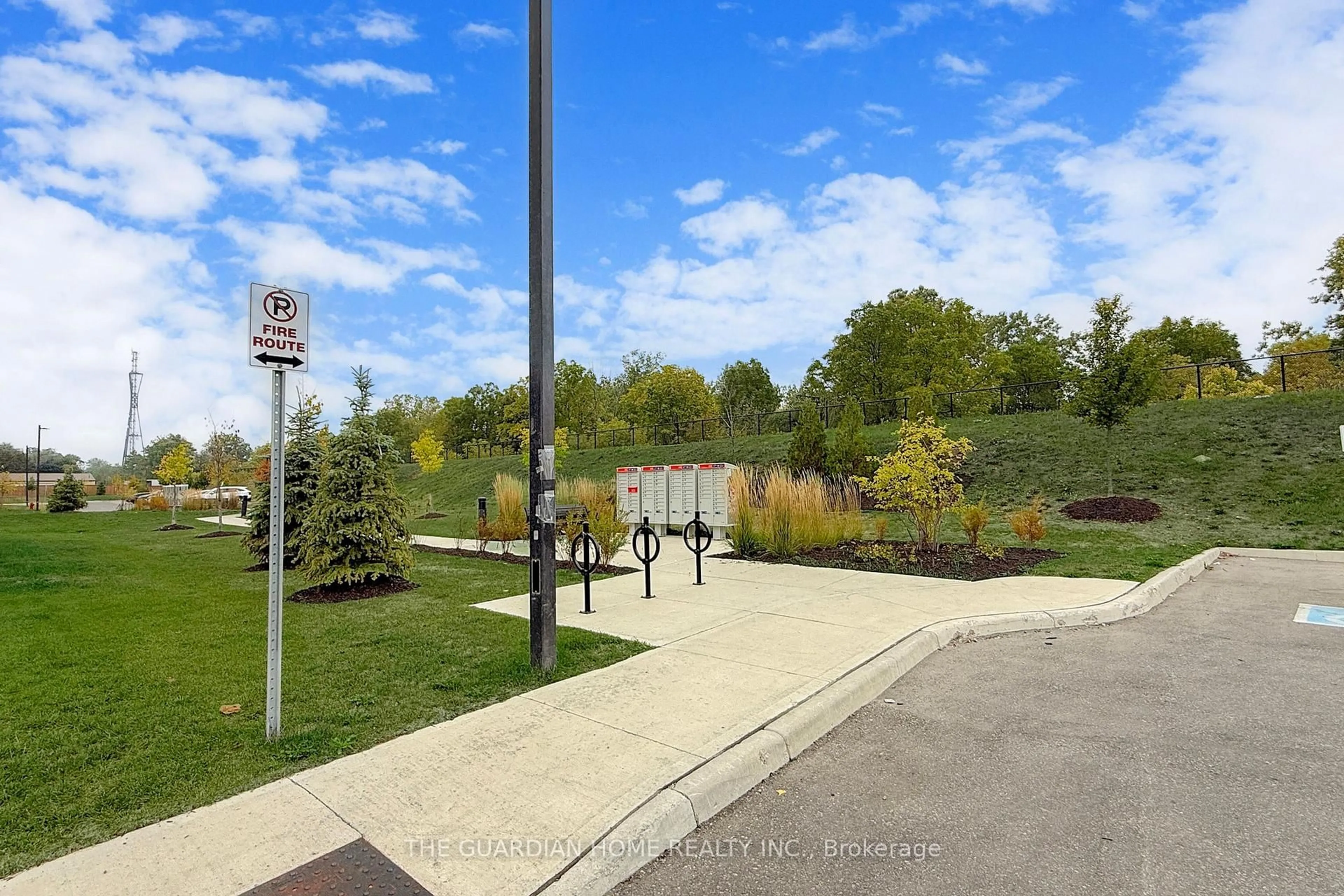 Patio, street for 550 grey St #1, Brantford Ontario N3S 0K3