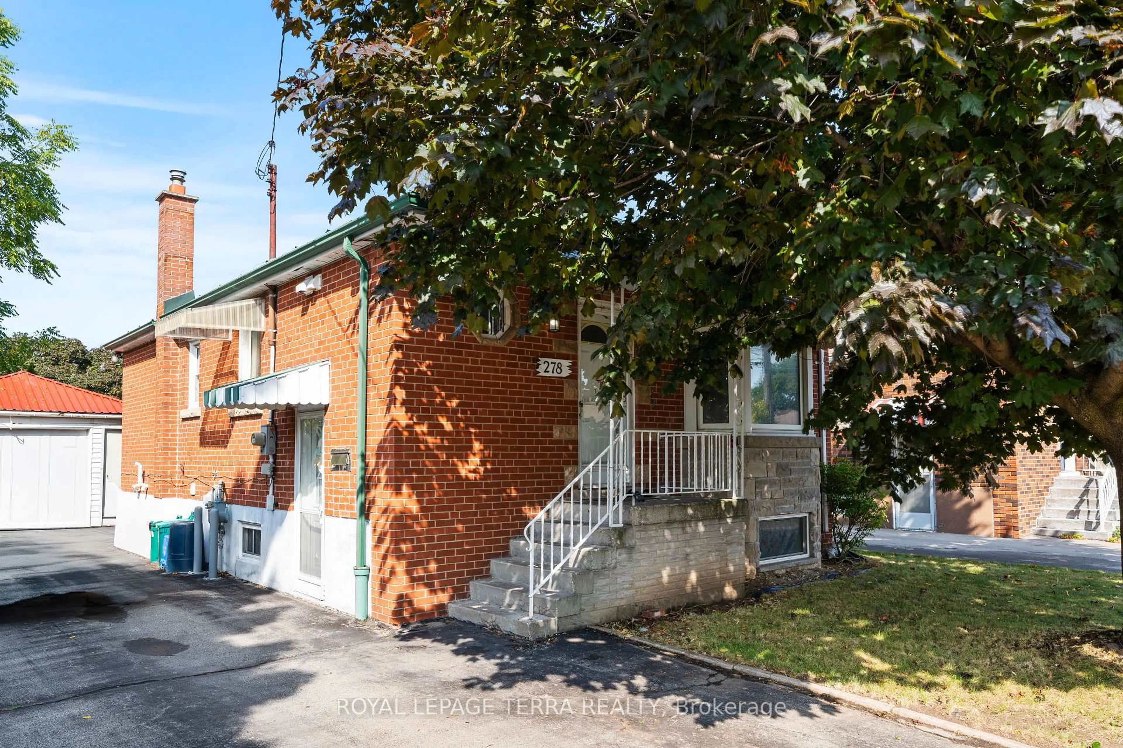 Patio, street for 278 East 34th St, Hamilton Ontario L8V 3W9