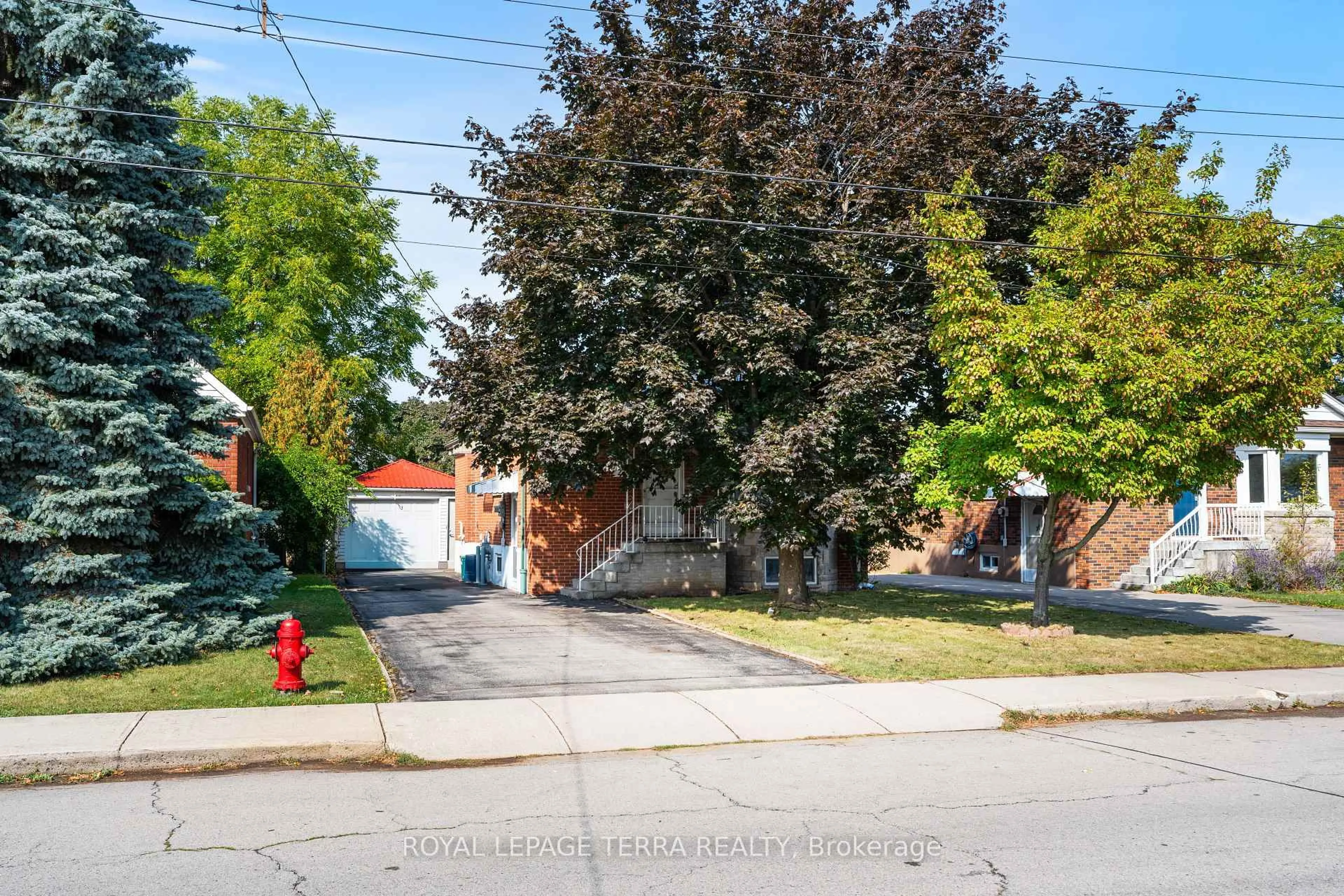 A pic from outside/outdoor area/front of a property/back of a property/a pic from drone, street for 278 East 34th St, Hamilton Ontario L8V 3W9