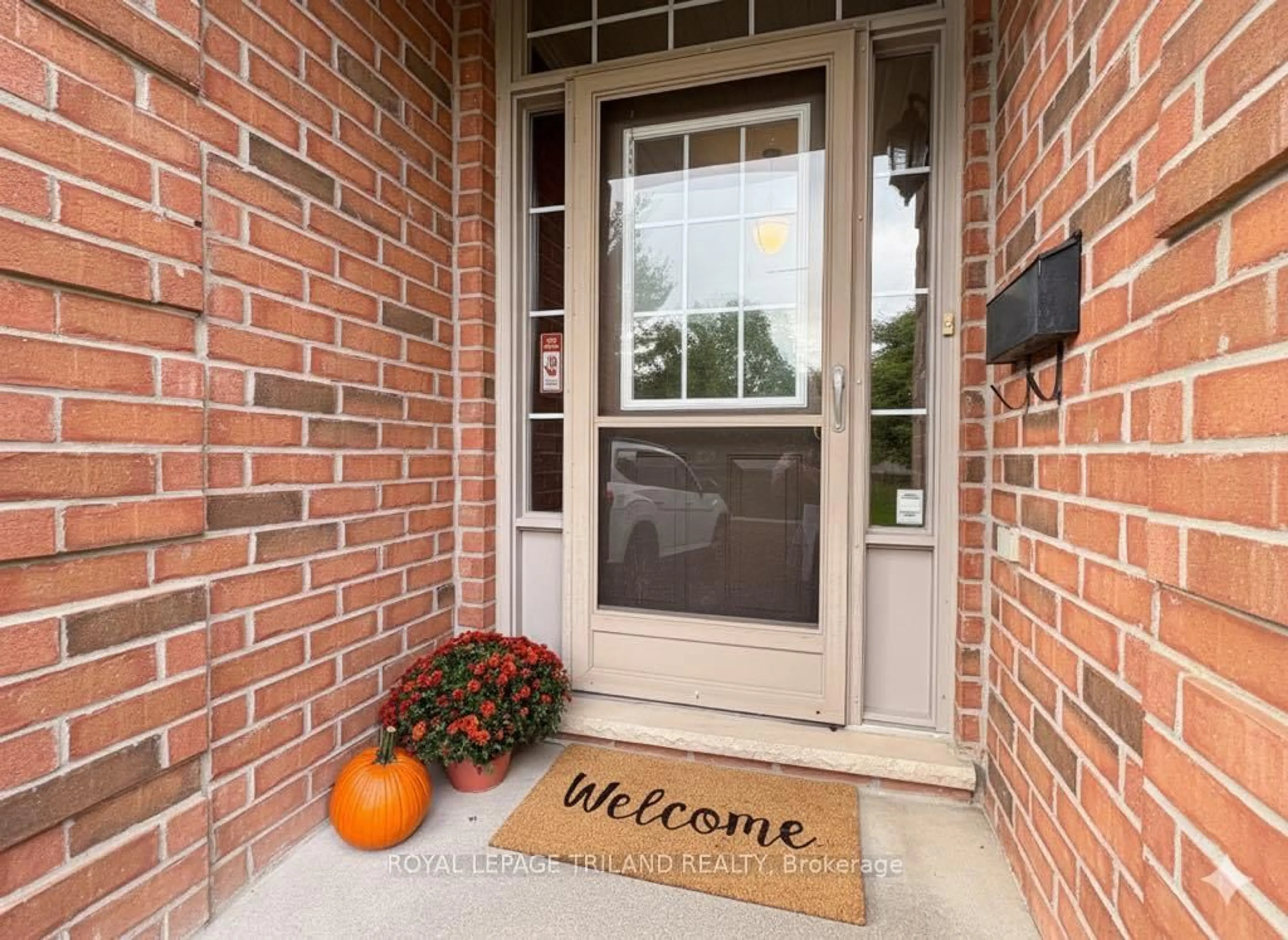 Indoor entryway for 10 Cadeau Terr #7, London South Ontario N6K 4X5