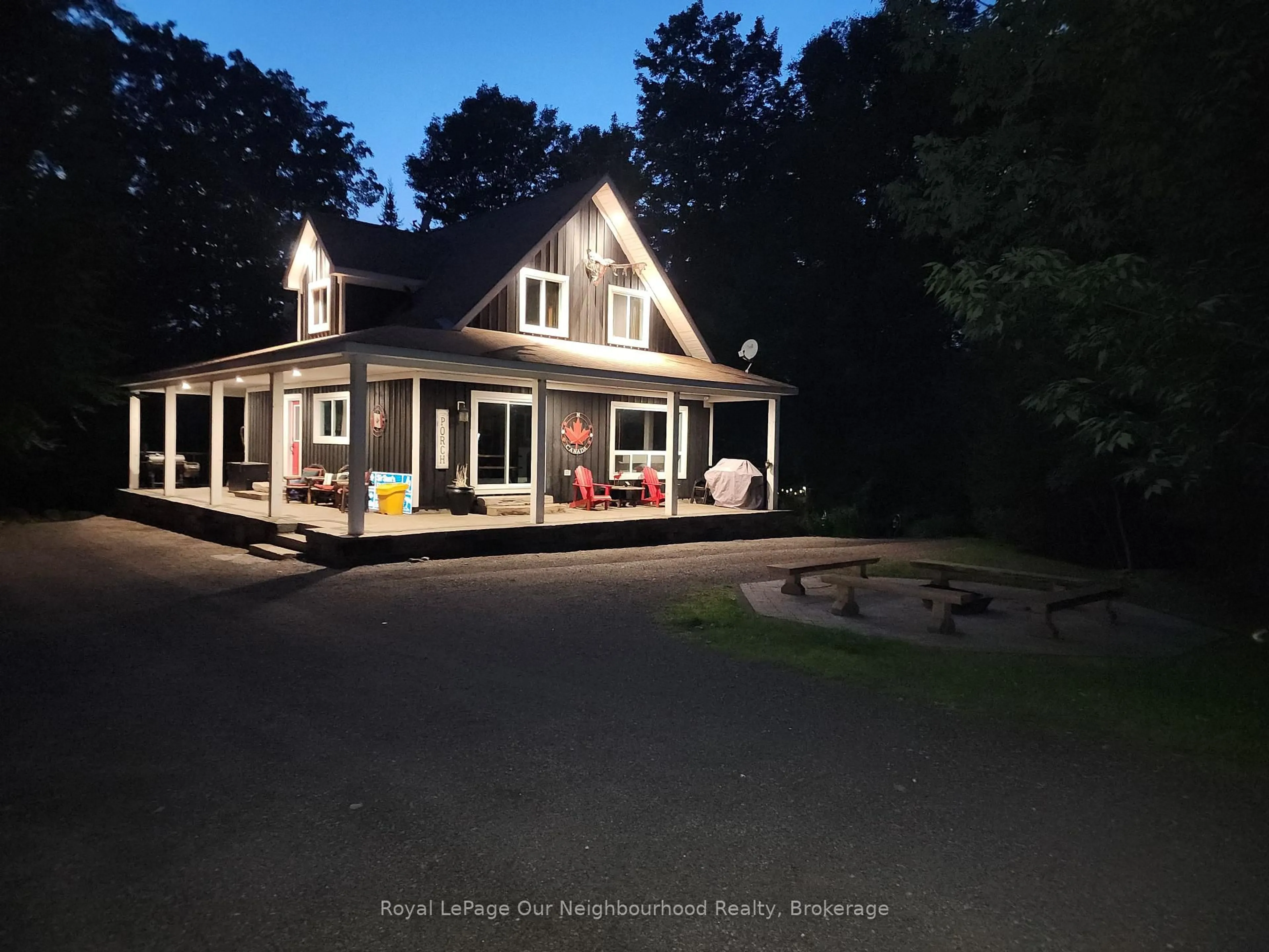 A pic from outside/outdoor area/front of a property/back of a property/a pic from drone, street for 1042 Ski Ridge Tr, Dysart et al Ontario K0M 1M0