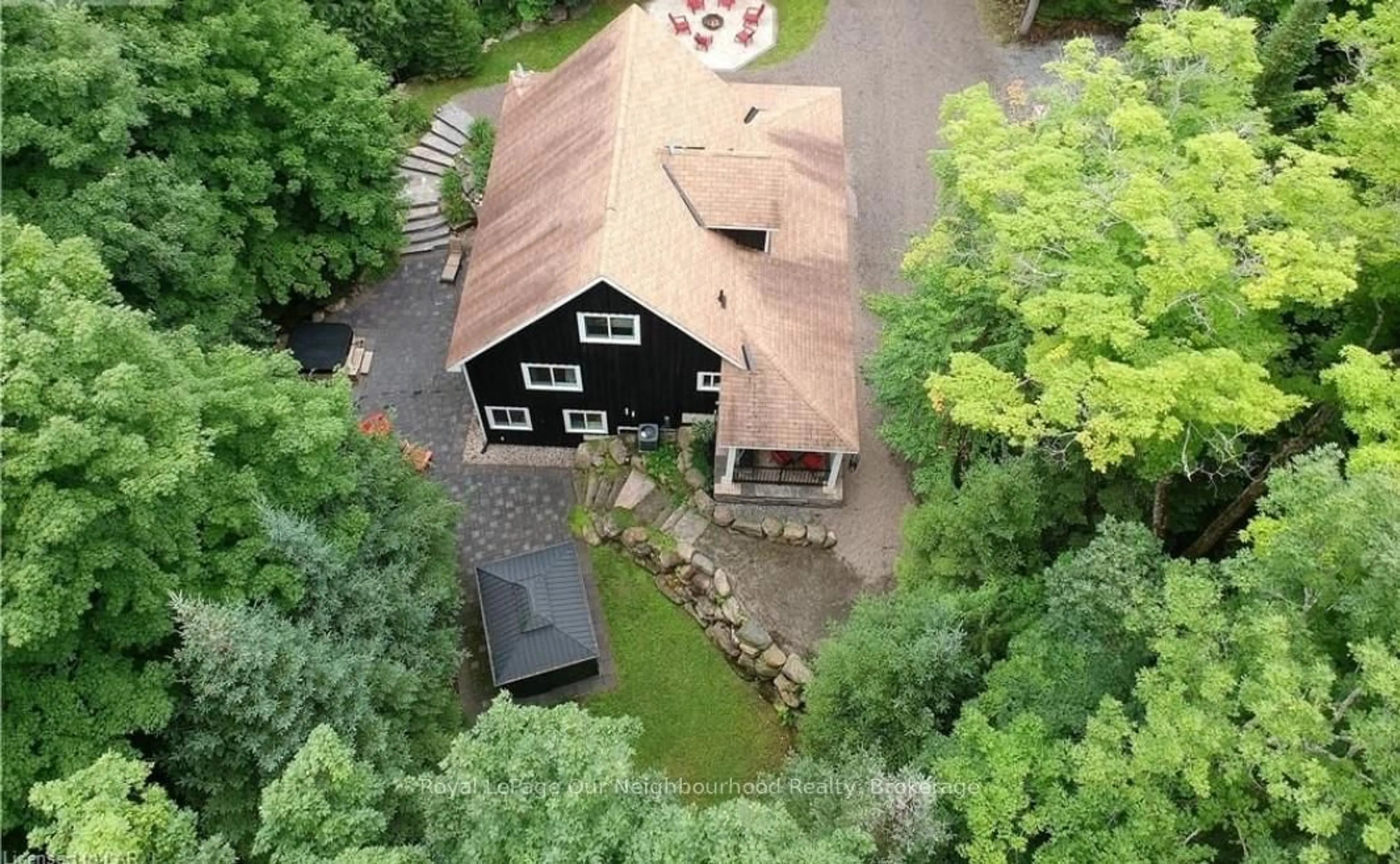 A pic from outside/outdoor area/front of a property/back of a property/a pic from drone, unknown for 1042 Ski Ridge Tr, Dysart et al Ontario K0M 1M0