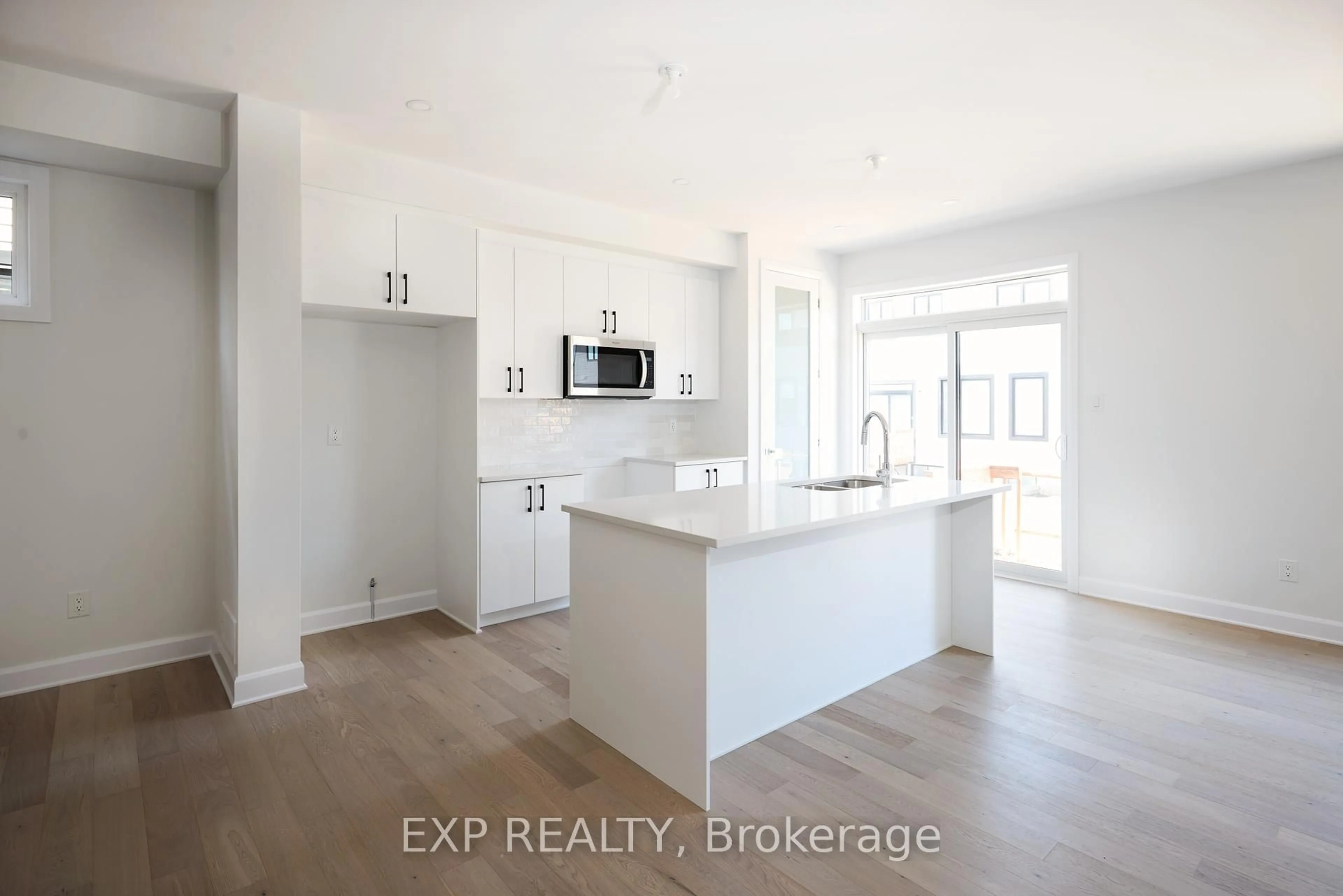 Open concept kitchen, ceramic/tile floor for 509 Roundhouse Cres, Stittsville Ontario K2S 2Y1