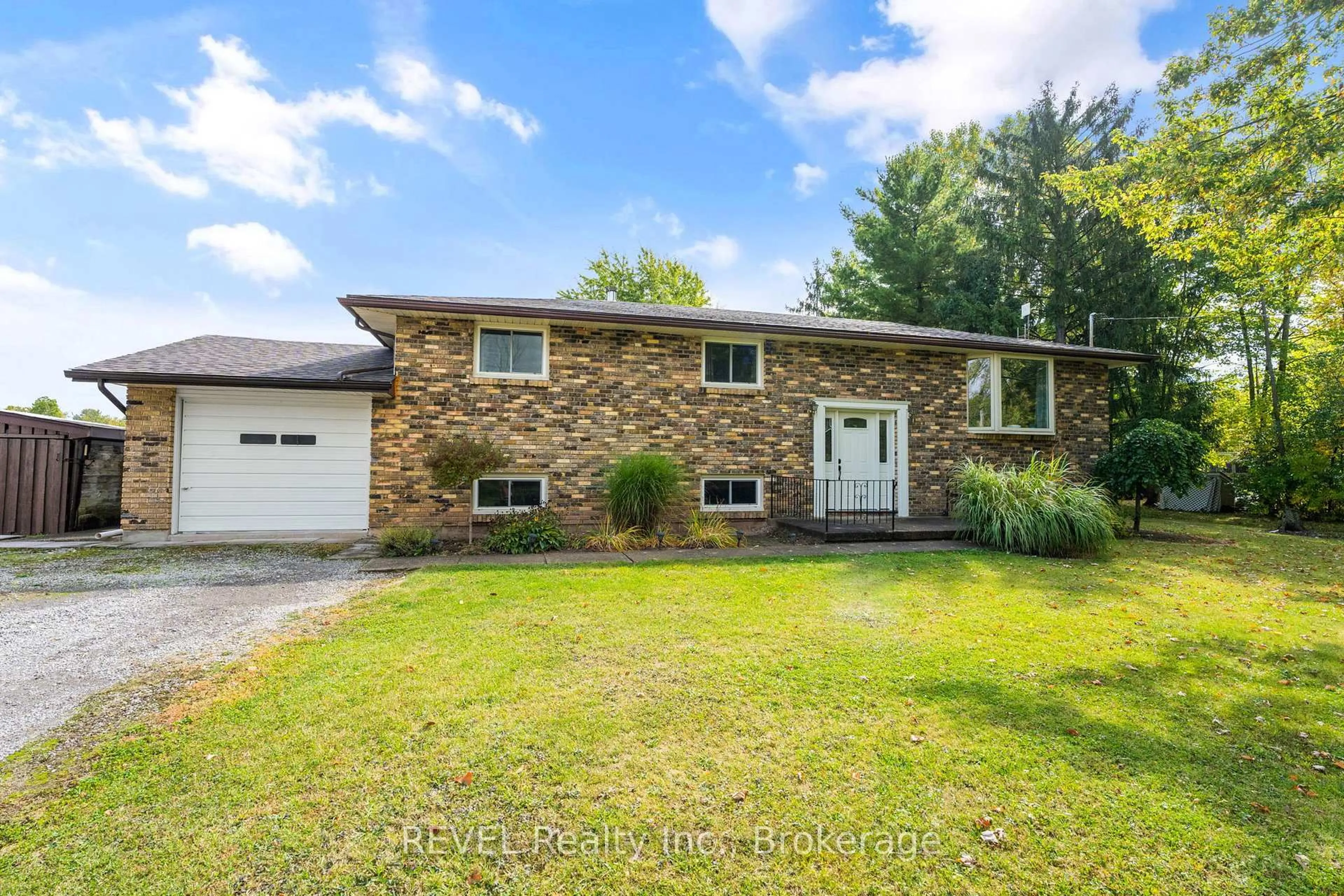 A pic from outside/outdoor area/front of a property/back of a property/a pic from drone, street for 1506 Ott Rd, Fort Erie Ontario L0S 1S0