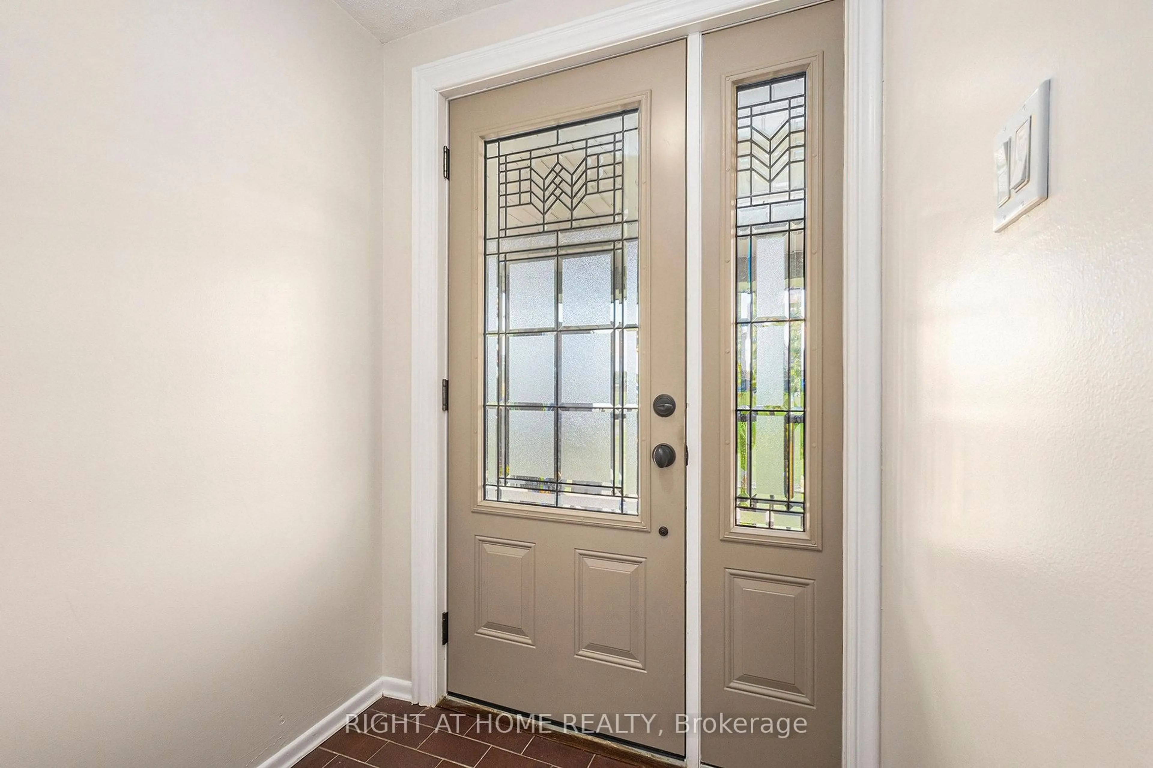 Indoor entryway for 3005 Stagecoach Rd, Osgoode Ontario K0A 2W0