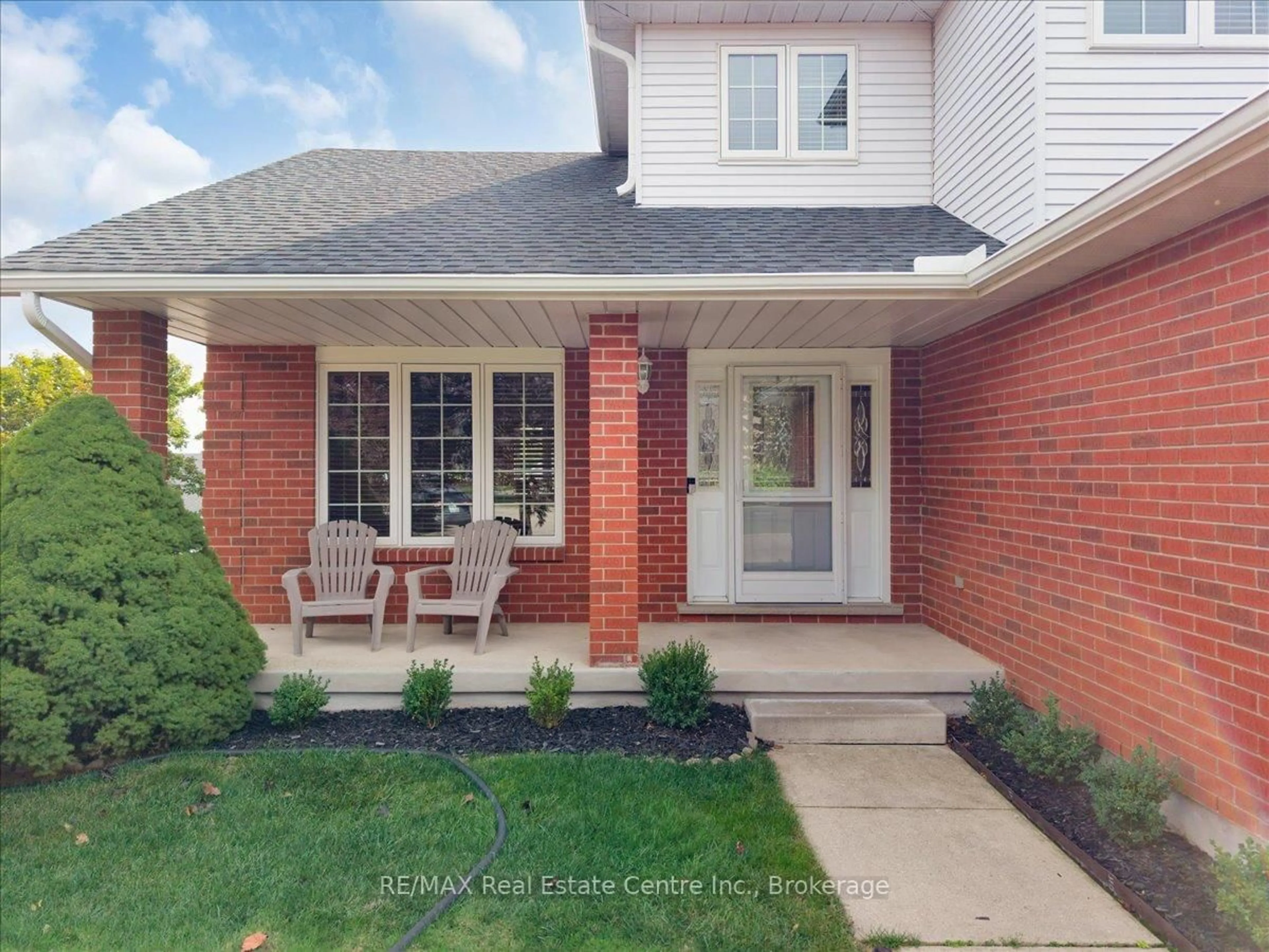 Home with brick exterior material, street for 44 Tami Crt, Kitchener Ontario N2B 3V2