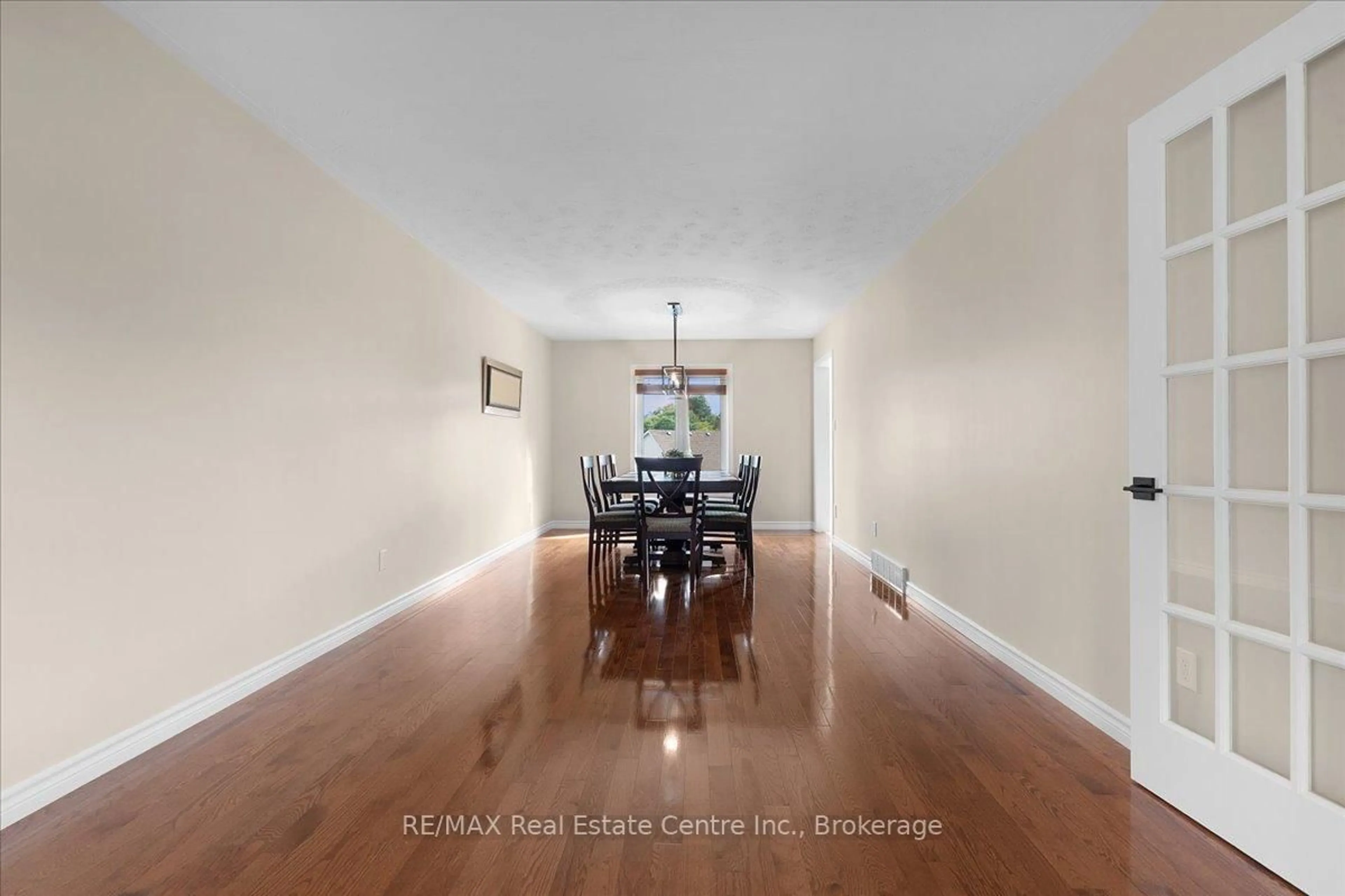 Dining room, wood/laminate floor for 44 Tami Crt, Kitchener Ontario N2B 3V2