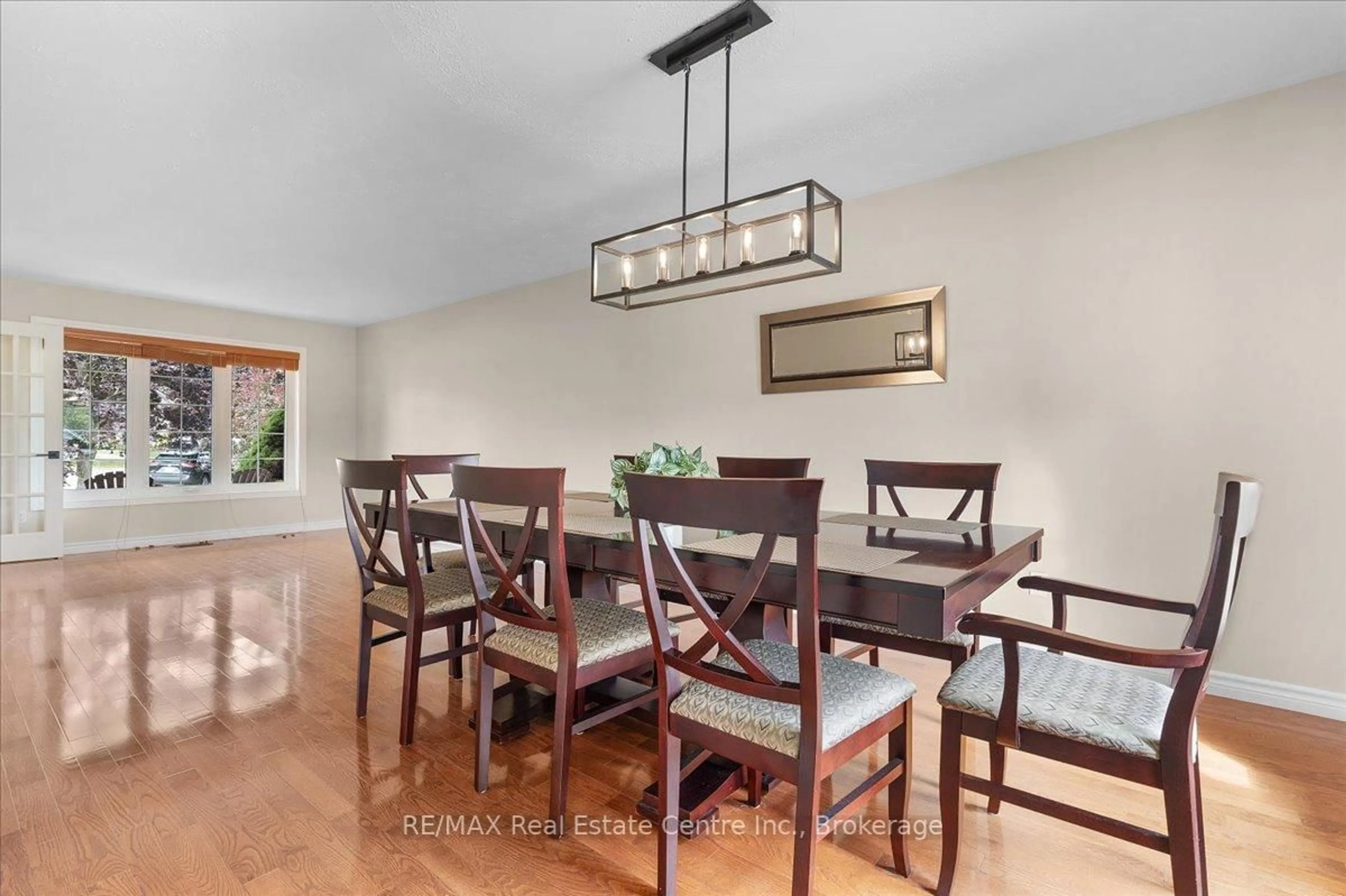 Dining room, wood/laminate floor for 44 Tami Crt, Kitchener Ontario N2B 3V2