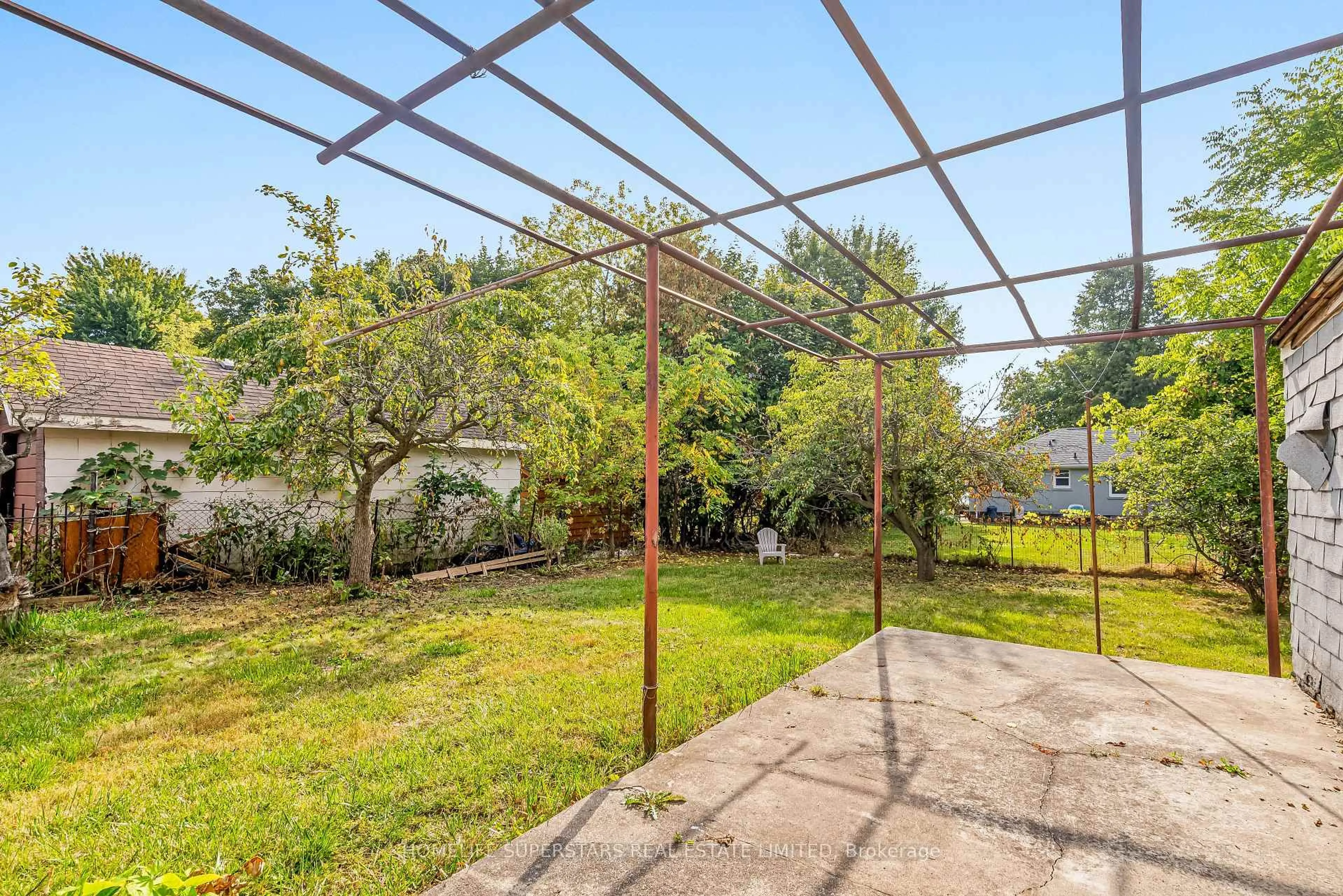 Patio, street for 181 CLARKE Rd, London East Ontario N5W 5E3