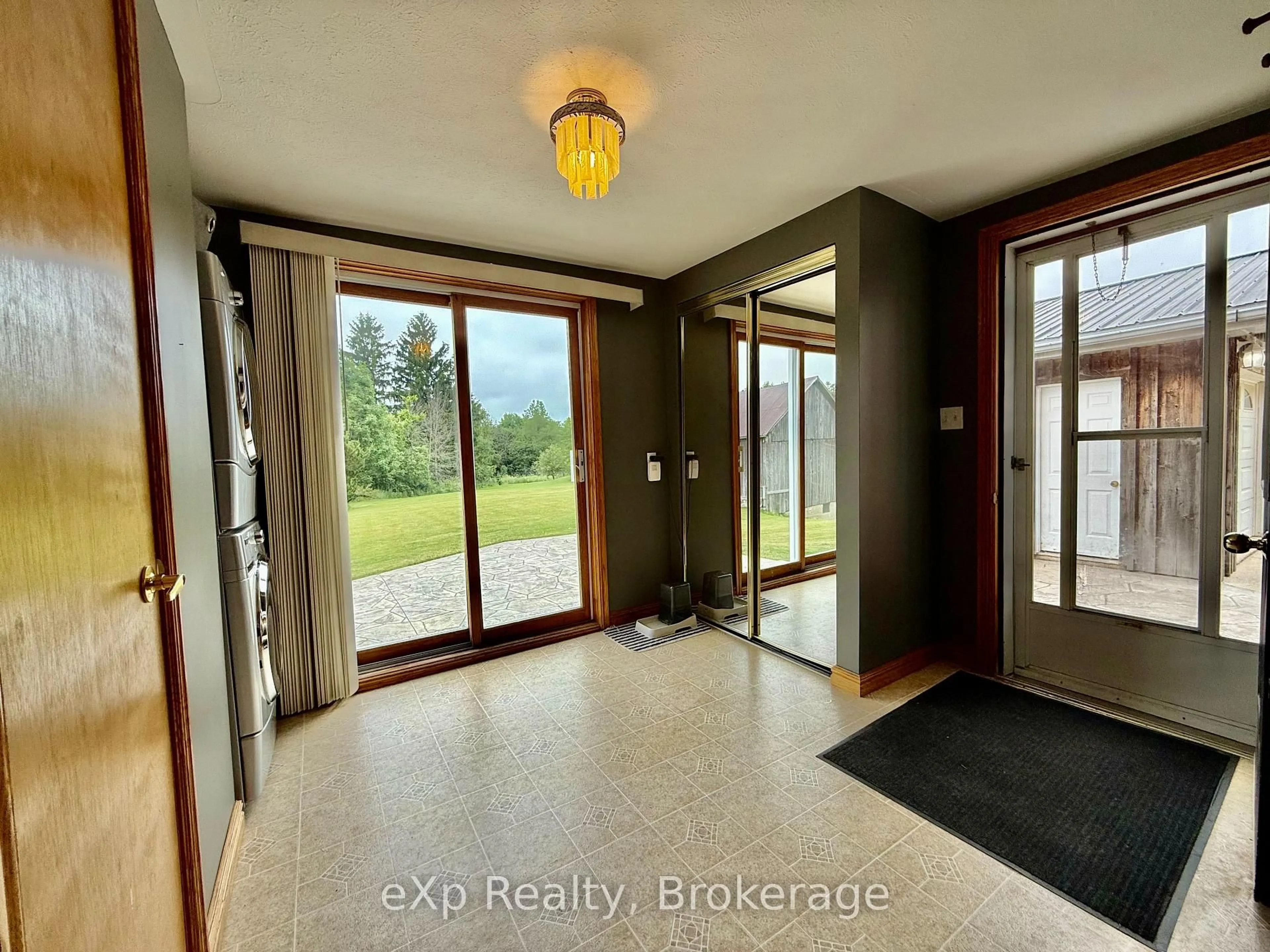 Indoor entryway for 99 6 Concession, Brockton Ontario N0G 1K0