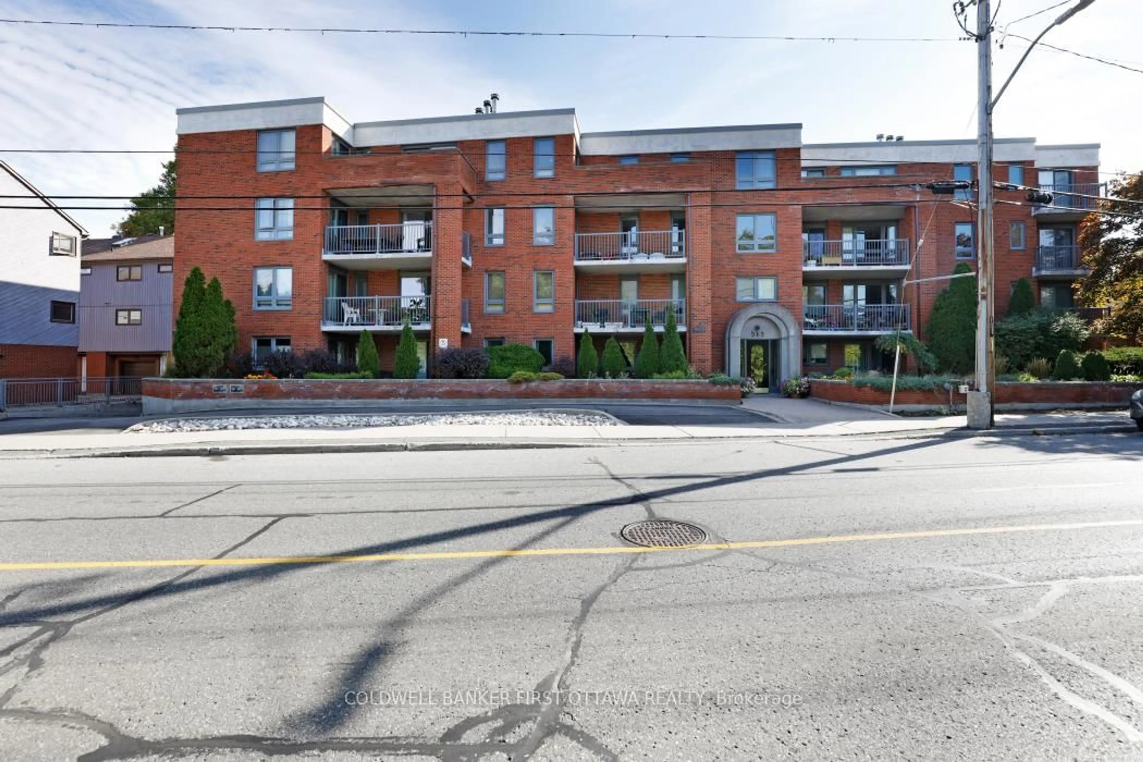 Unknown for 939 North River Rd #303, Ottawa Ontario K1K 3V2