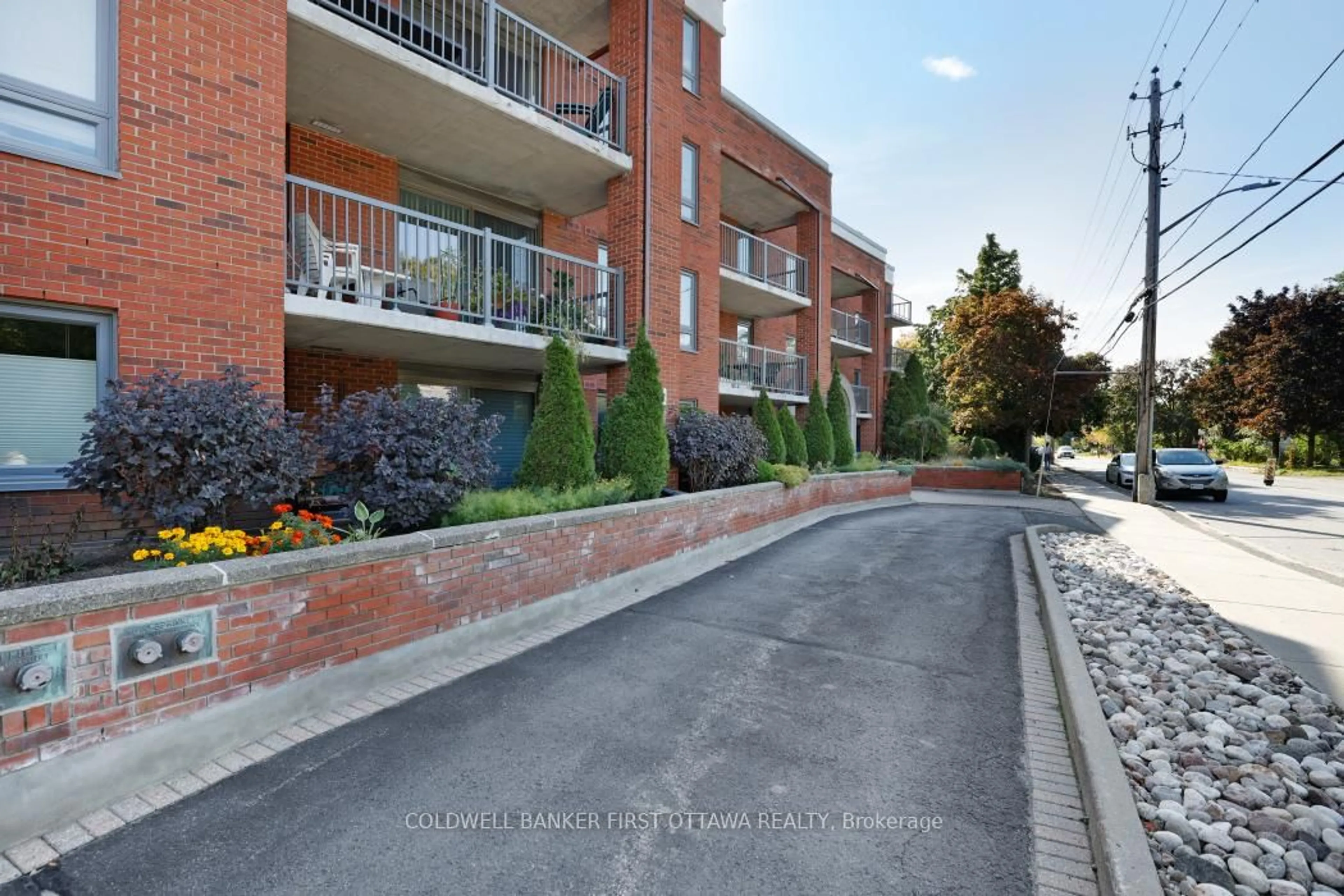 Patio, street for 939 North River Rd #303, Ottawa Ontario K1K 3V2