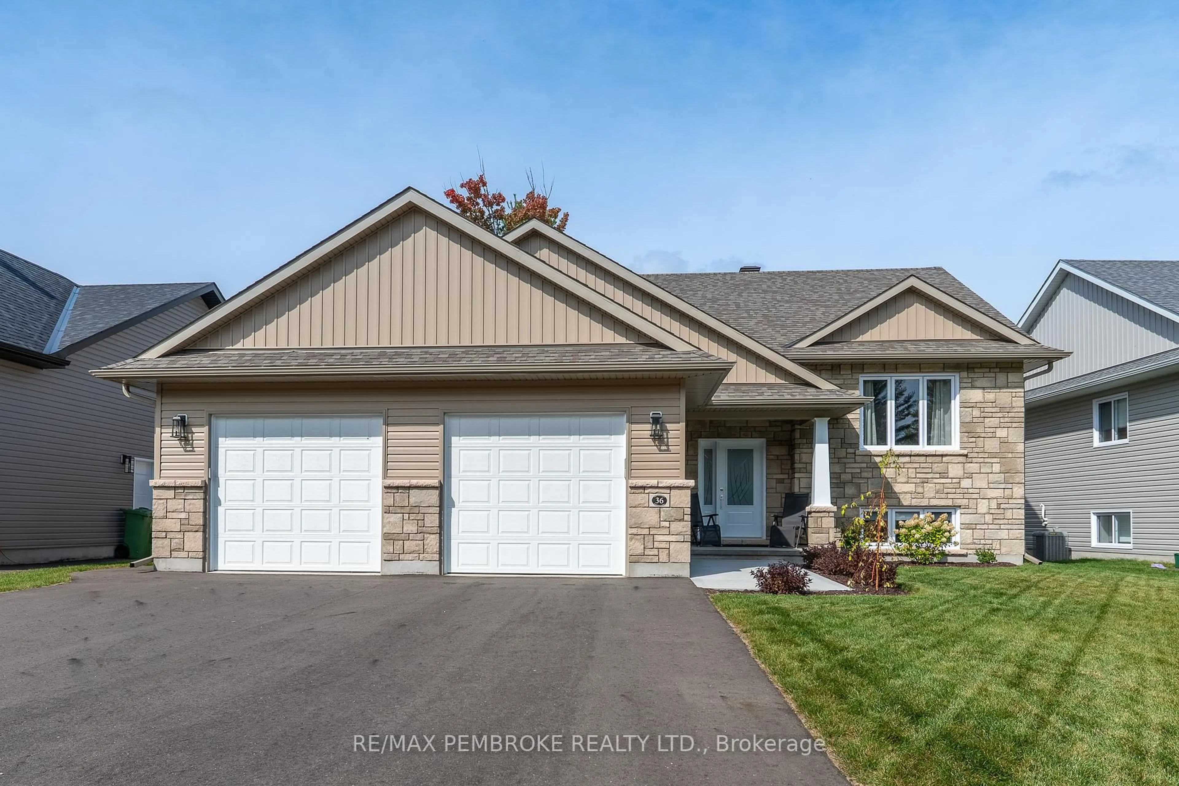 Home with vinyl exterior material, street for 36 Zachary St, Petawawa Ontario K8H 0G5