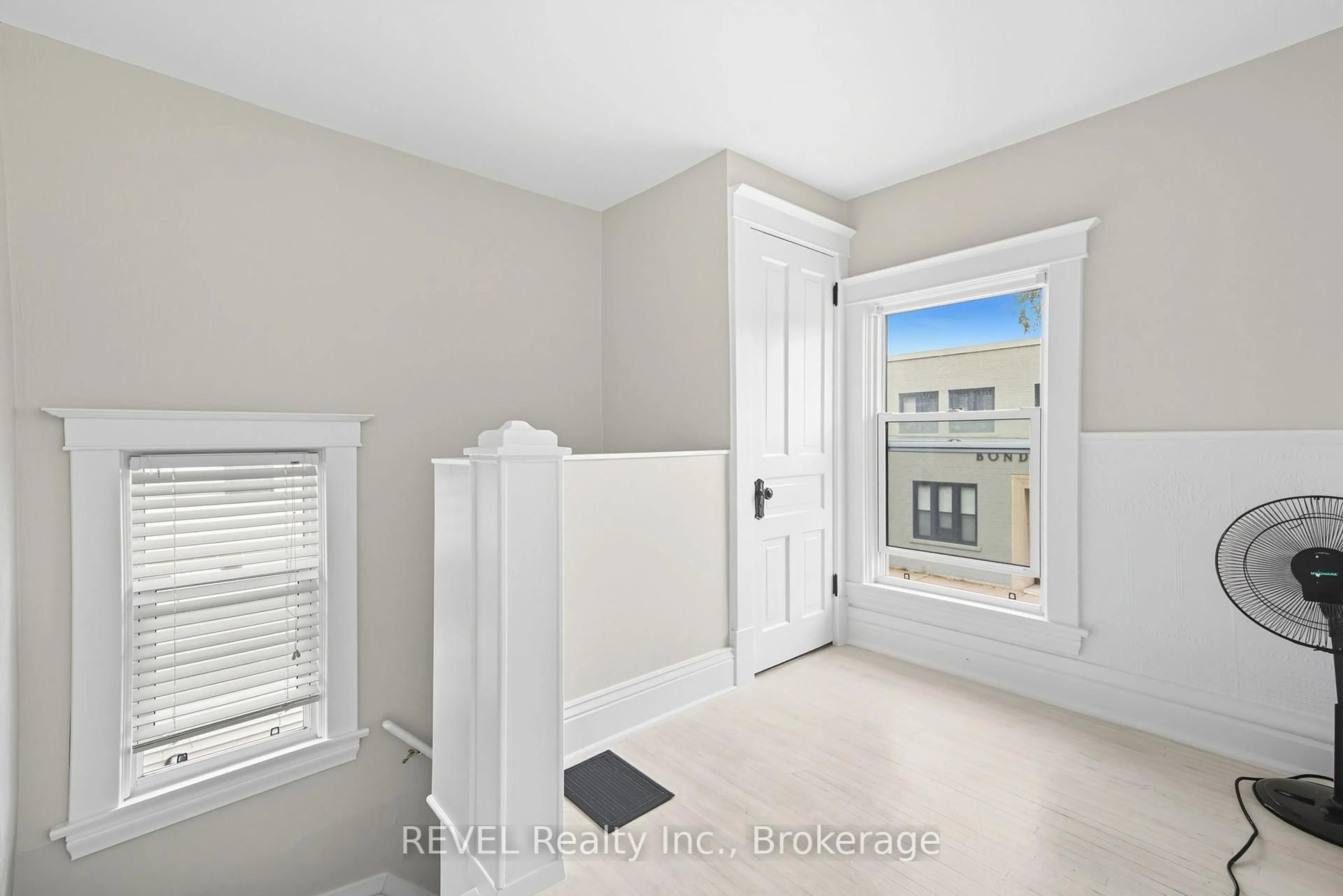 A pic of a room for 14 Bond St, St. Catharines Ontario L2R 4Z2