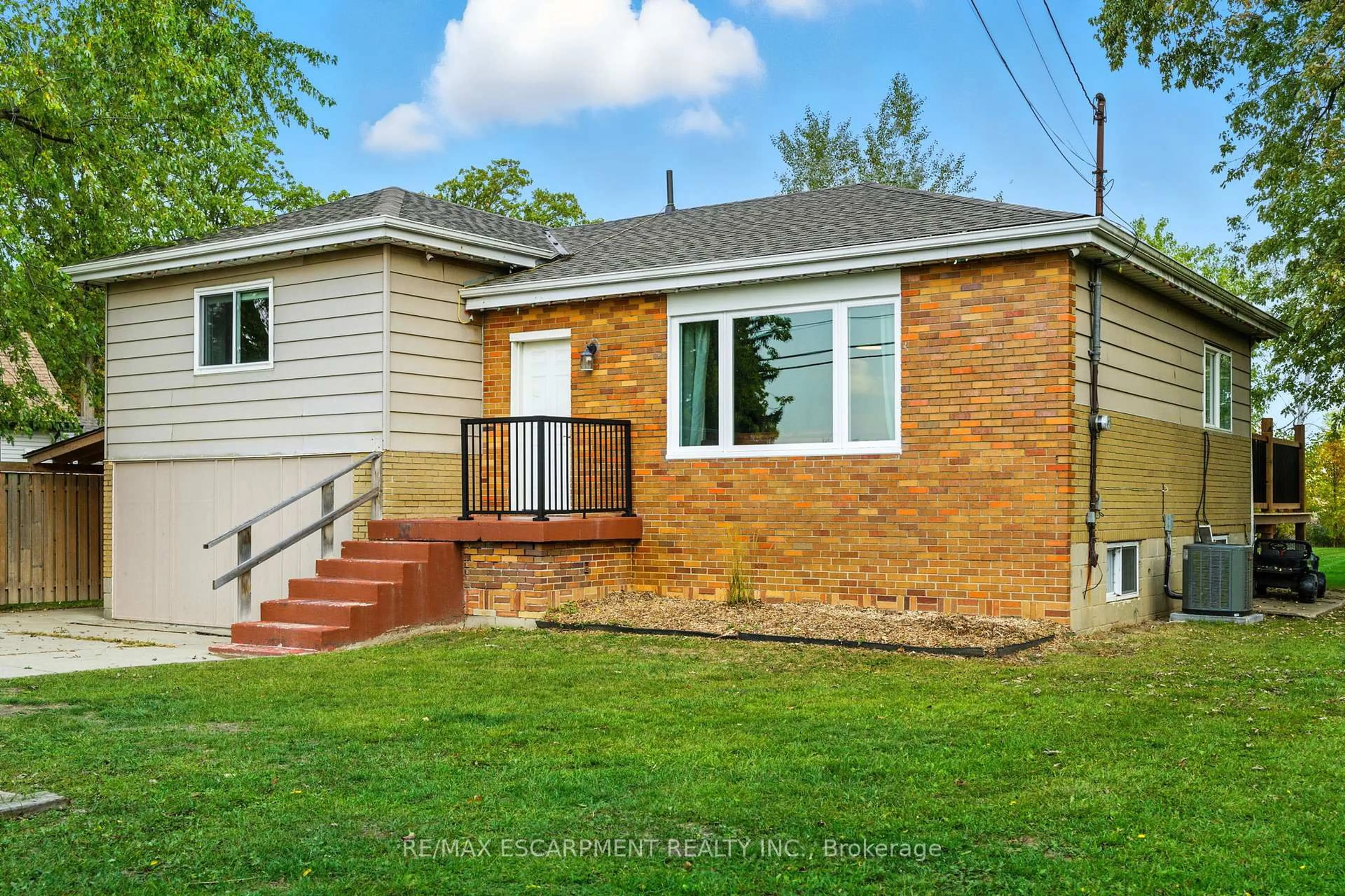 Home with brick exterior material, street for 293 Regional Rd 20, Hamilton Ontario L8J 3H4