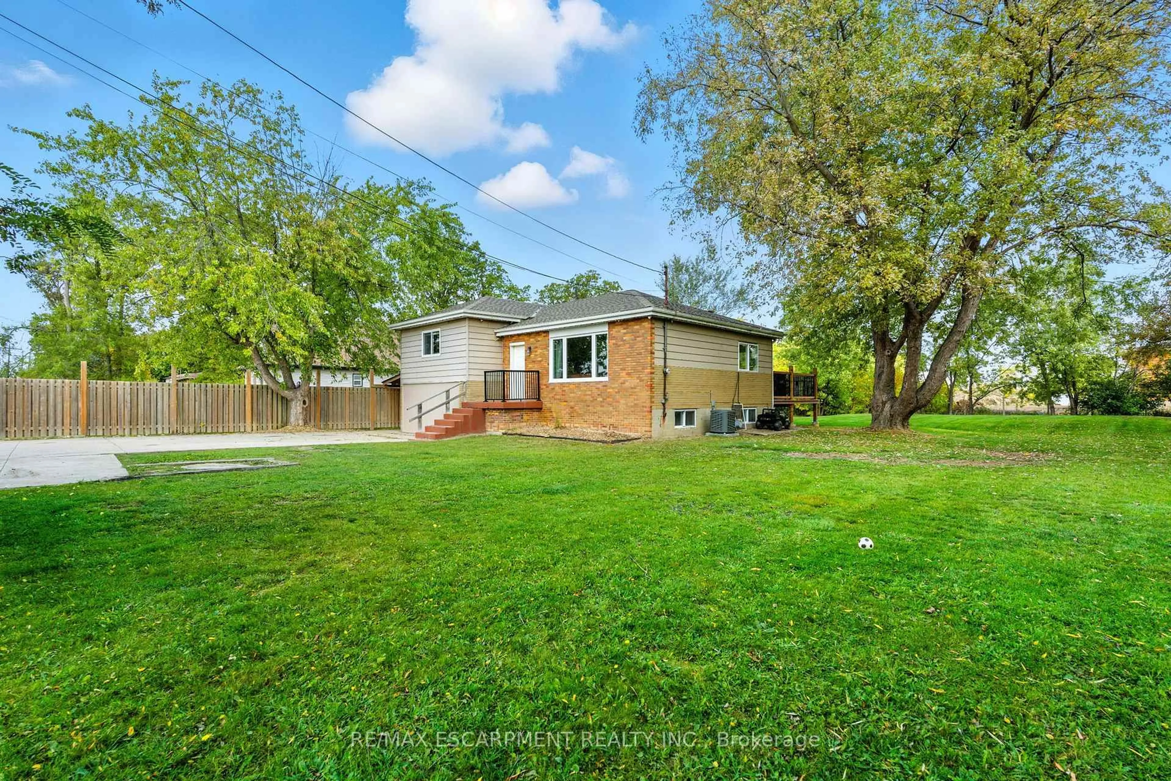 A pic from outside/outdoor area/front of a property/back of a property/a pic from drone, street for 293 Regional Rd 20, Hamilton Ontario L8J 3H4