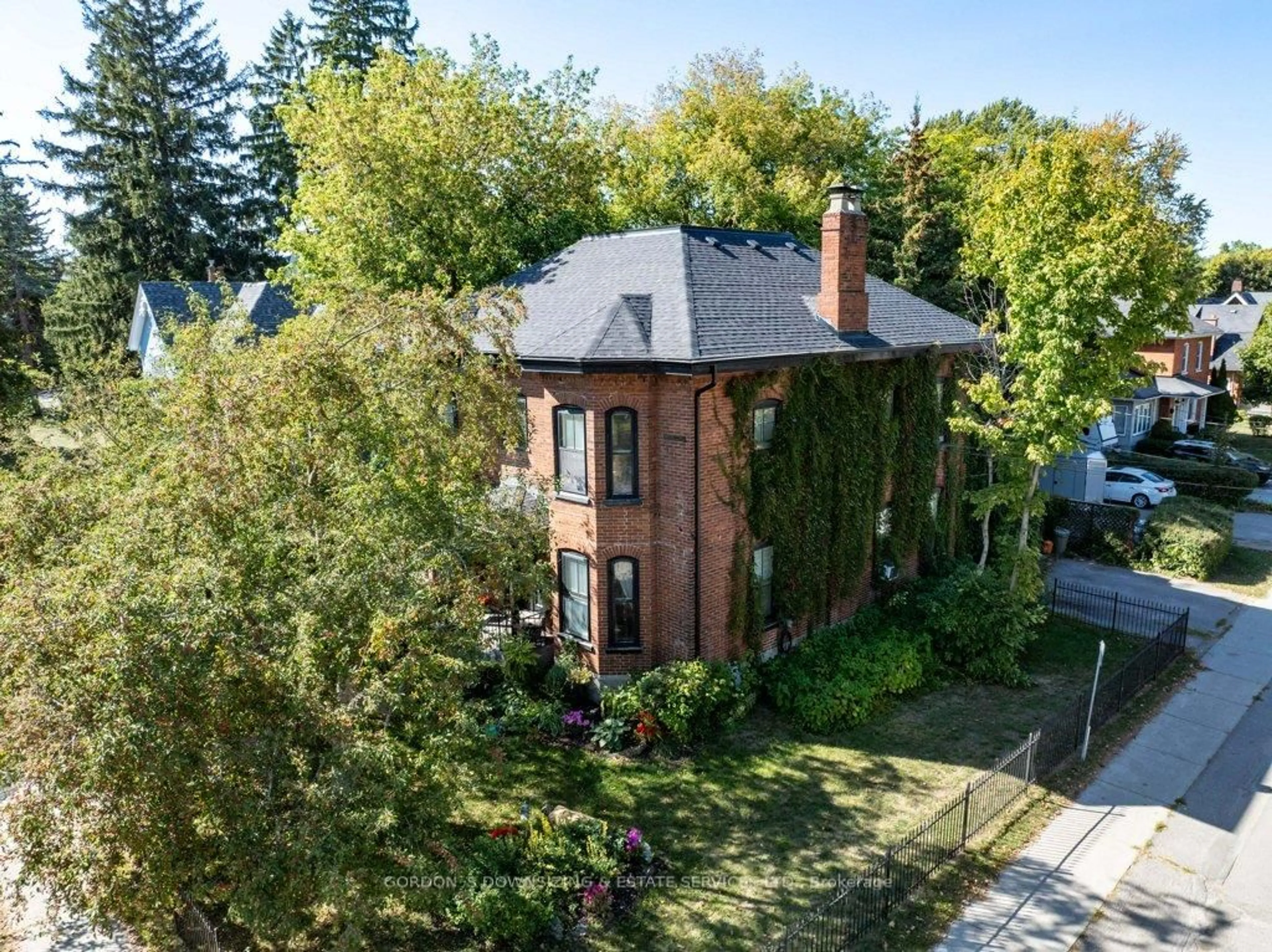 A pic from outside/outdoor area/front of a property/back of a property/a pic from drone, street for 190 Bridge St, Belleville Ontario K8N 1N4